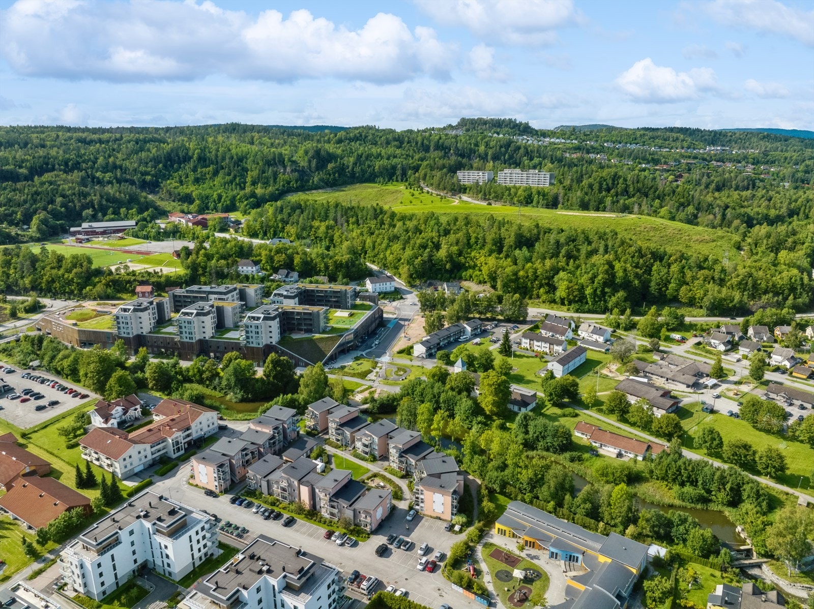 Leiligheten ligger i nærhet av Rortunet senter kun en kort spasertur unna. Galleribilde