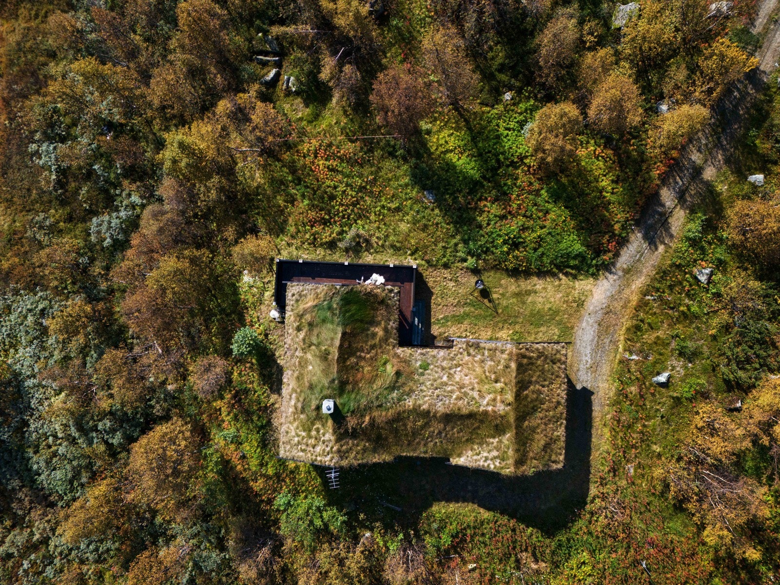 Flott tomt i usjenerte omgivelser Galleribilde