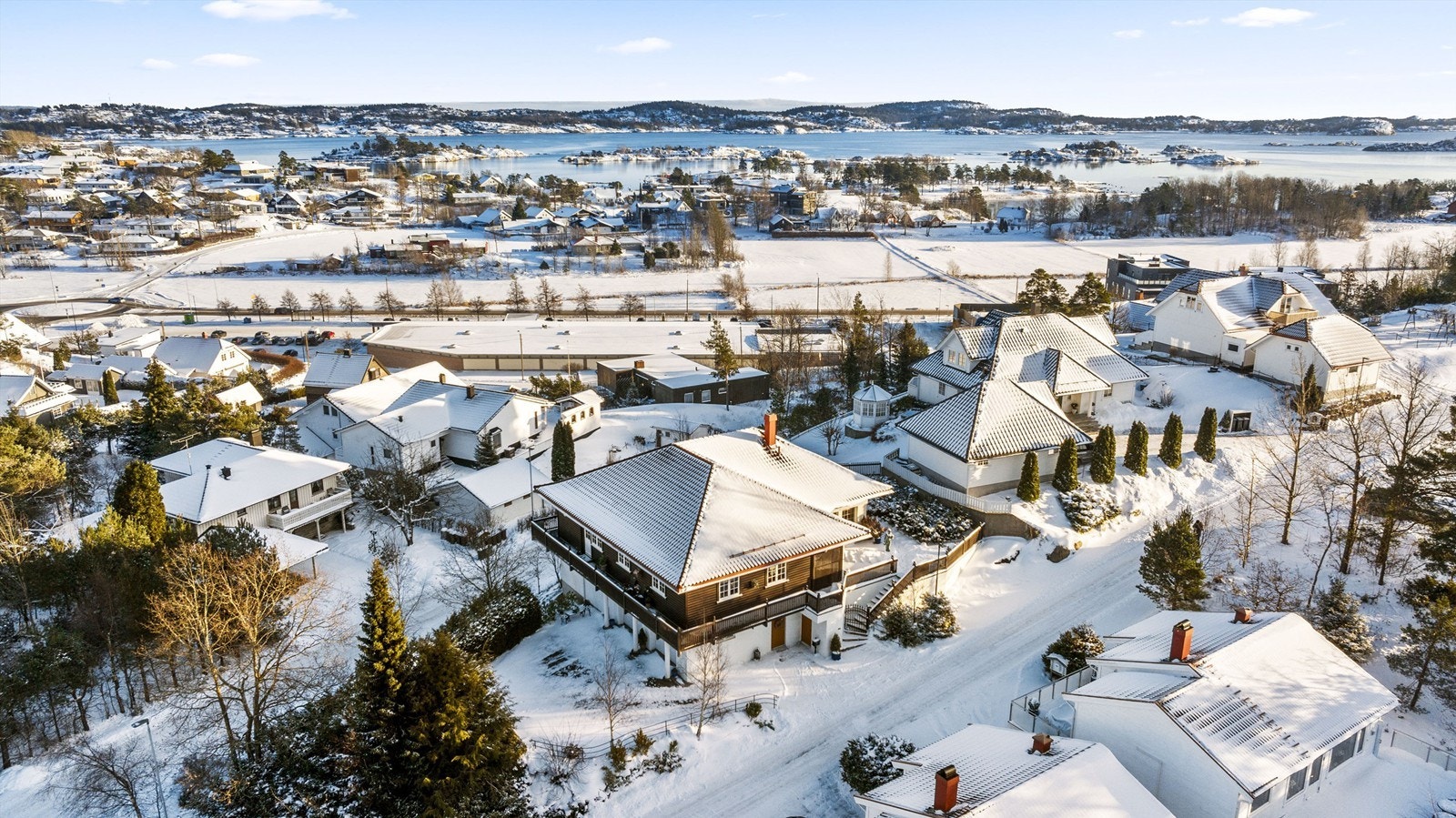 Høyt og frittliggende villa med fantastiske solforhold Galleribilde