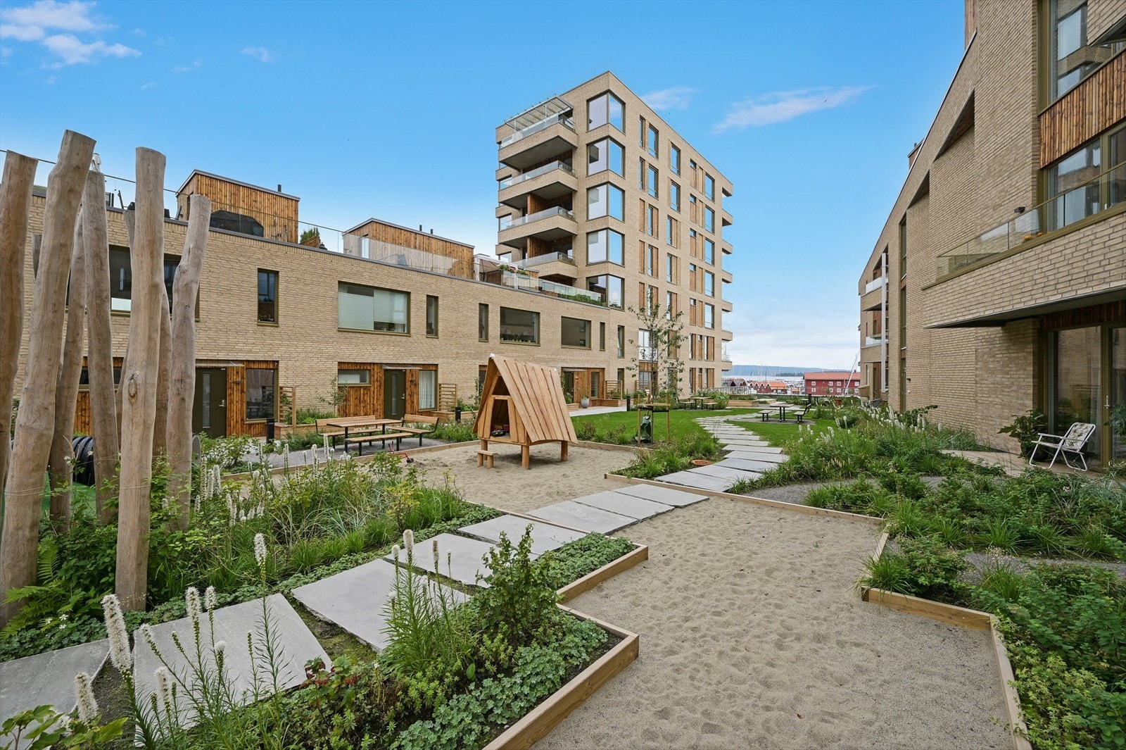 Om sommeren kan fellesområdet minne om en oase med en koselig atmosfære. Galleribilde