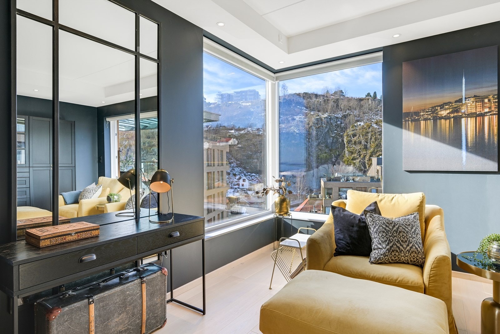 Rommet har på bakgrunn av sin gode størrelse en allsidig bruksmulighet for ønsket benyttelse. Her kan en innrede med egen TV-stue, bibliotek eller et øvrig soverom, mulighetene er mange. Galleribilde