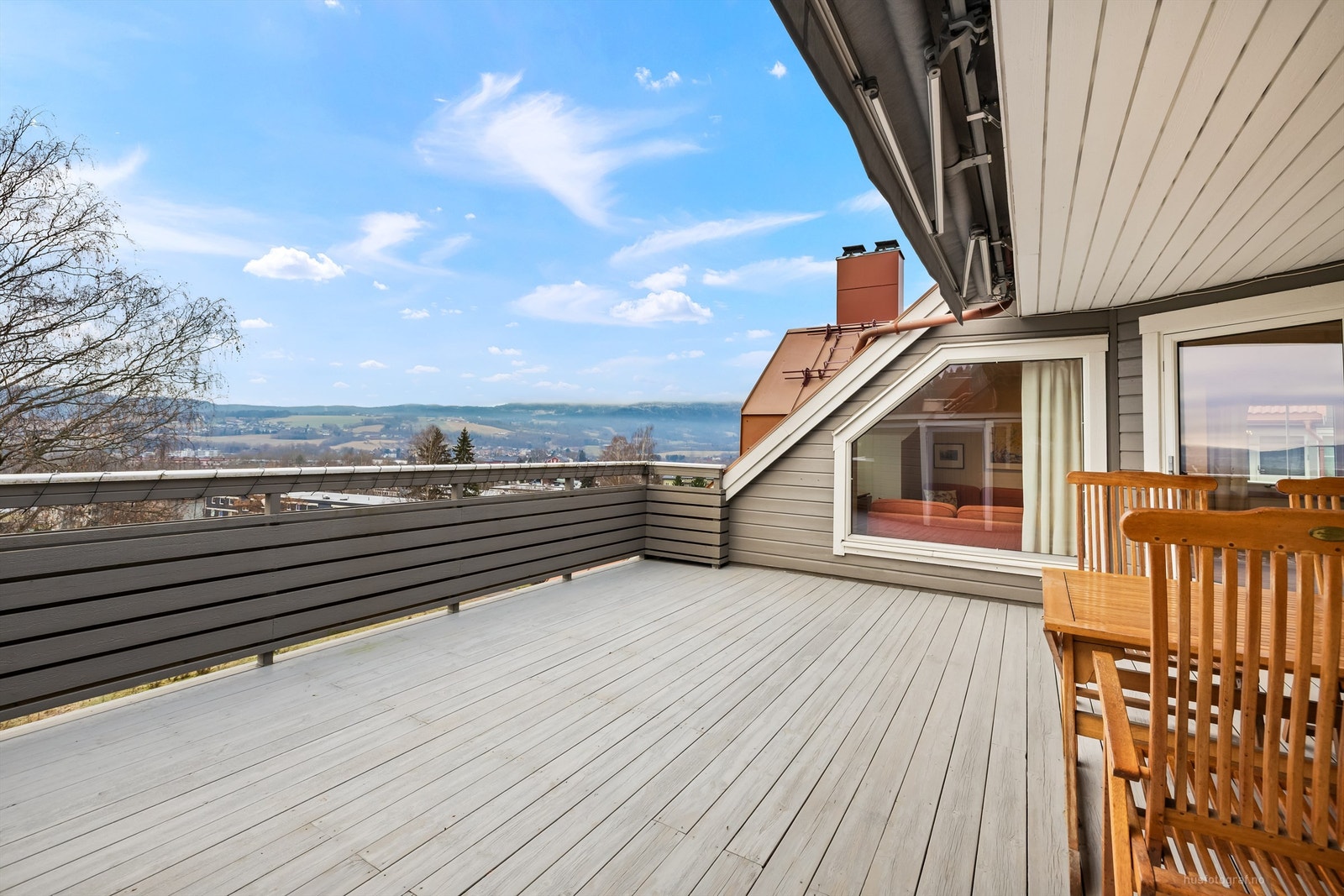 Eiendommen er beliggende i et attraktivt, stille og rolig boligområde nær Lierbyen. Foto: Haiman Askari/Knipzet AS Galleribilde