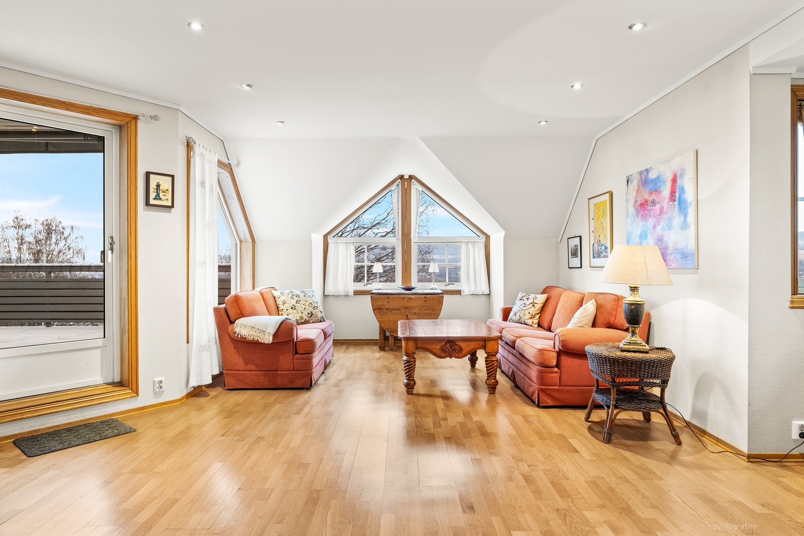 Vannbåren gulvvarme i alle oppholdsrom - Tilknyttet felles miljøvennlig varmepumpe (bergvarmeanlegg) Galleribilde