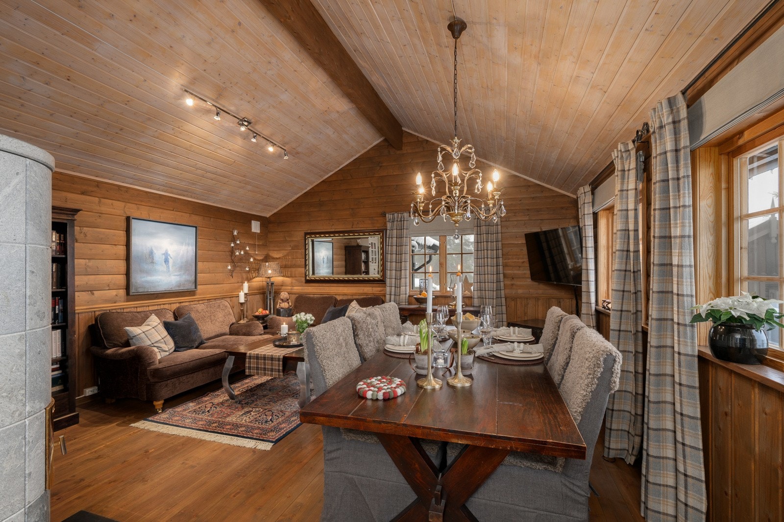 Den gode takhøyden gir en luftig atmosfære. Galleribilde