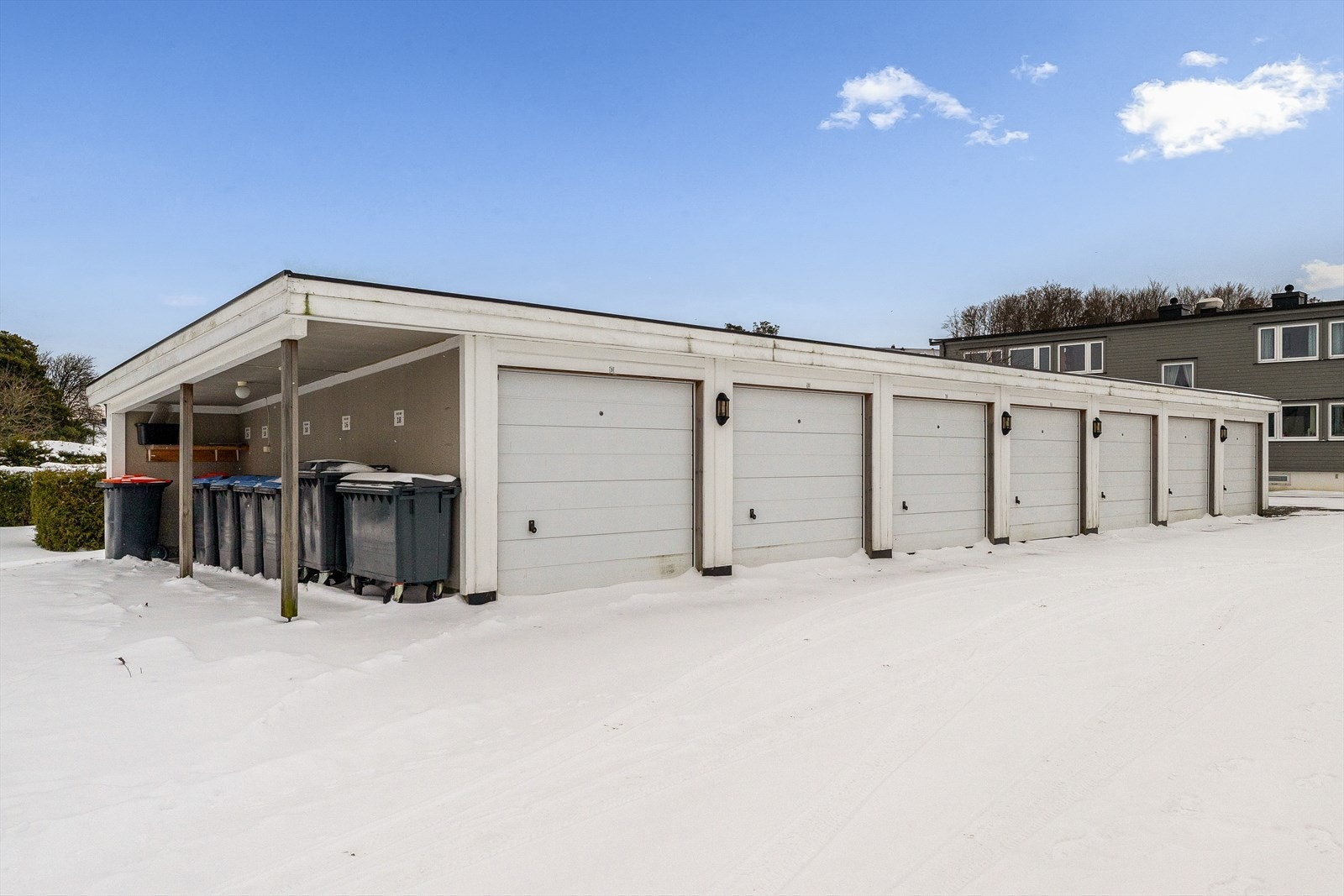 Garasje i rekke. Galleribilde