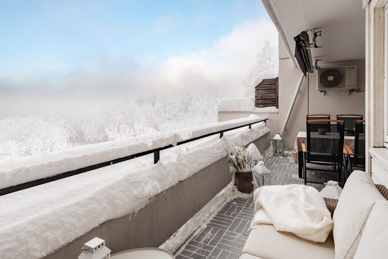 Lys og romslig 4-roms andelsleilighet i 2. etasje med sydvendt balkong Galleribilde