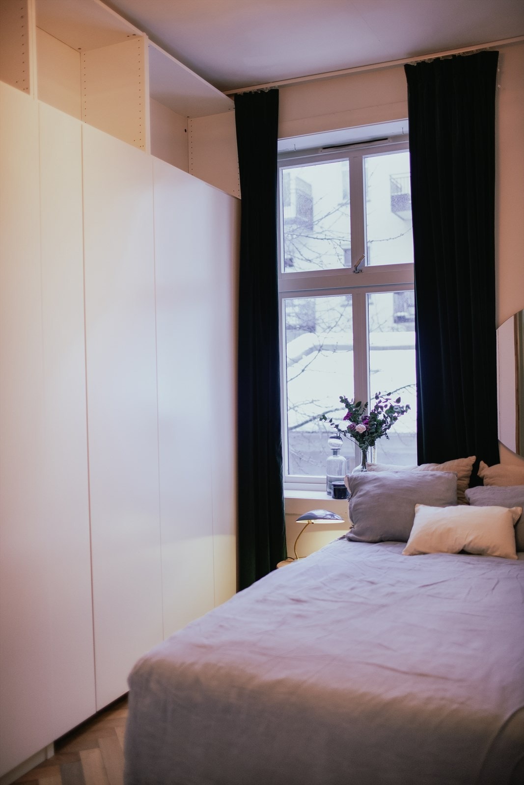 Soverommet har god plass til både seng og garderobeløsning. Galleribilde