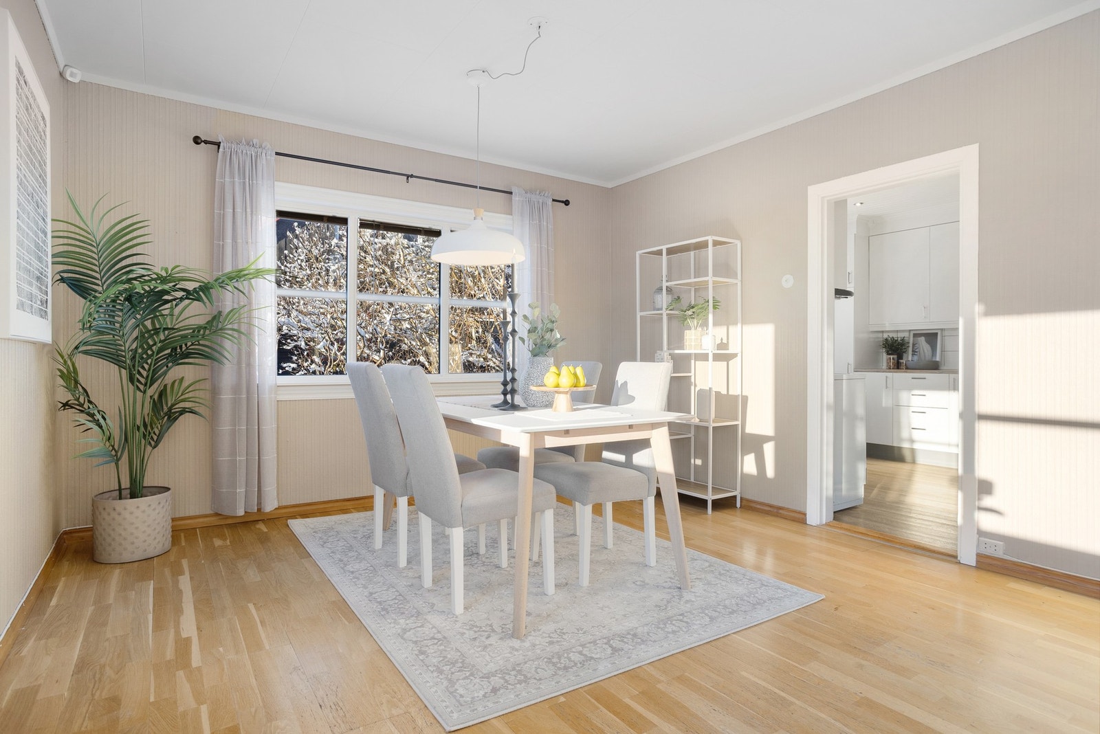 Det er parkett på gulv i god stand. Galleribilde