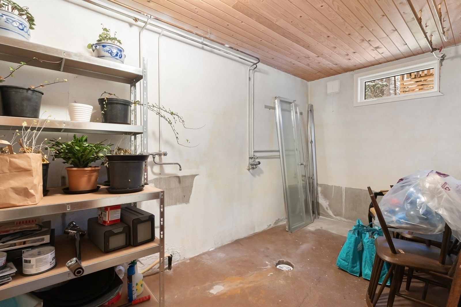 Eldre vaskekjeller som enten kan benyttes som vaskerom eller bygges om til bad, dersom man ønsker det Galleribilde