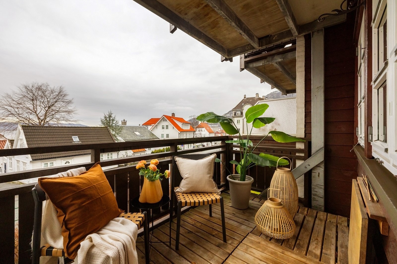 Leiligheten ligger i byggets 2.etasje og har en romslig vestvendt balkong! Galleribilde