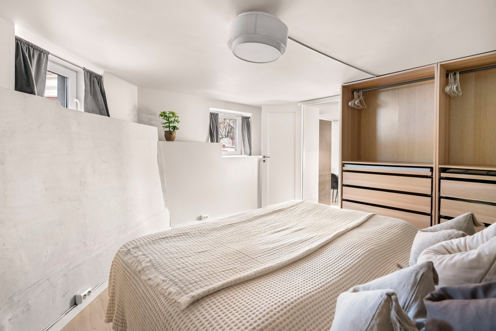 Godt med lysinnslipp fra flere vinduer. Galleribilde