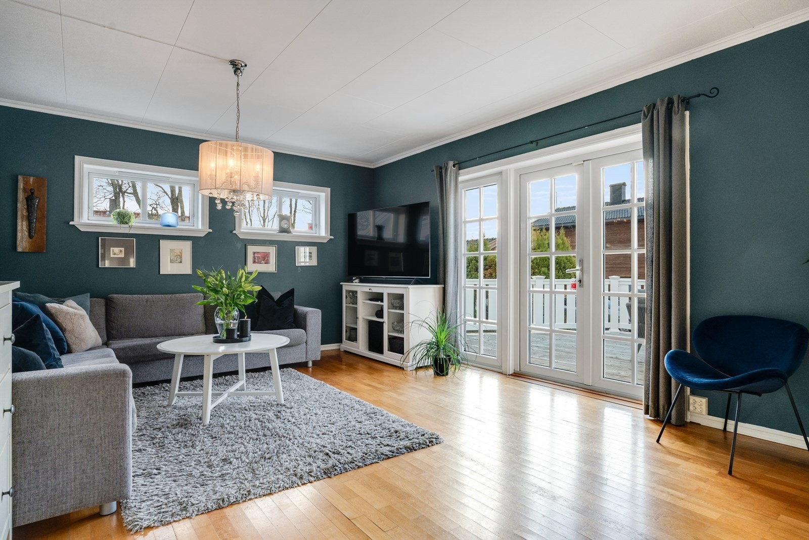 Trivelig stue m/utgang til terrasse Galleribilde