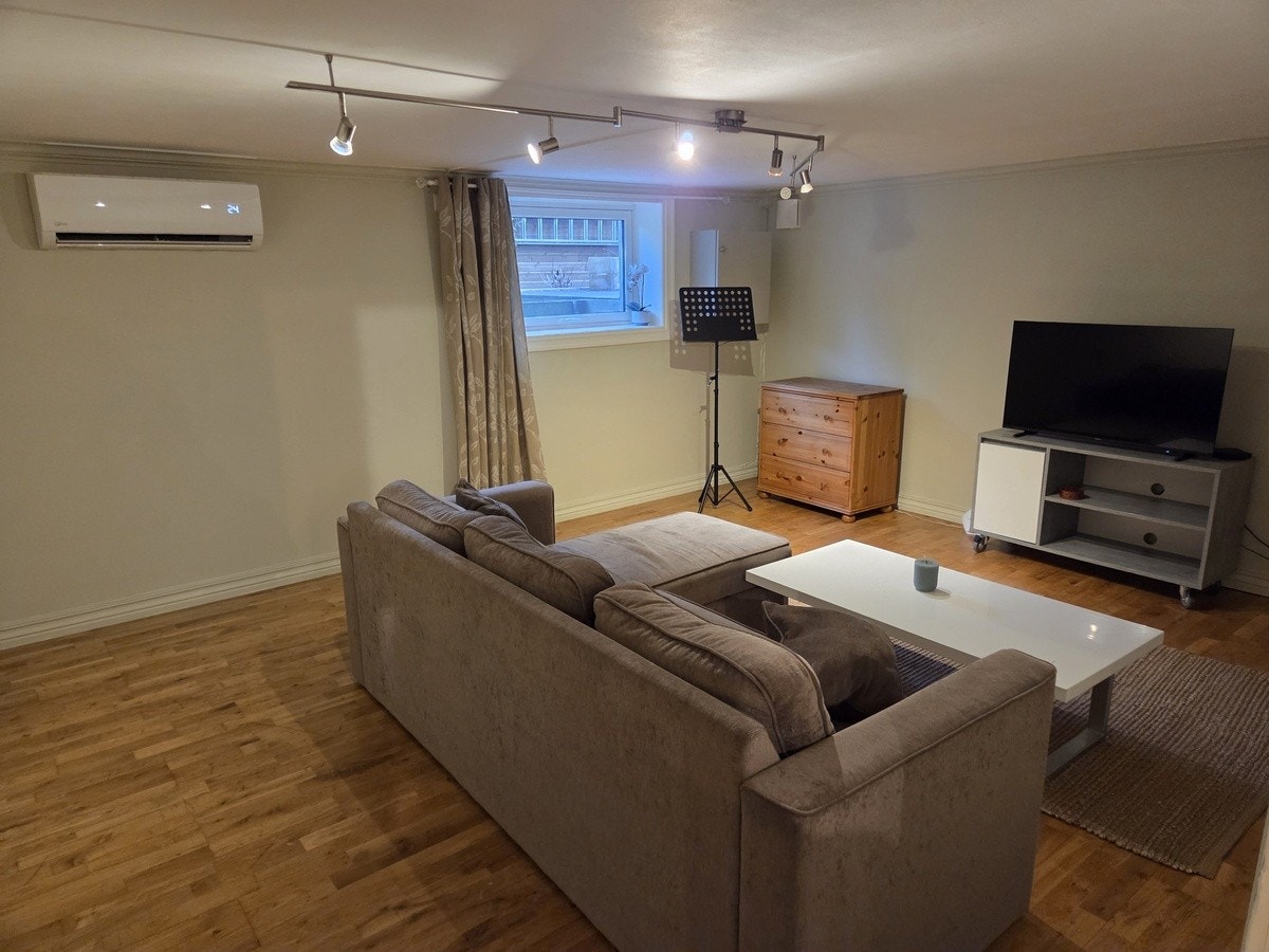 Romslig stue med varmepumpe. Galleribilde