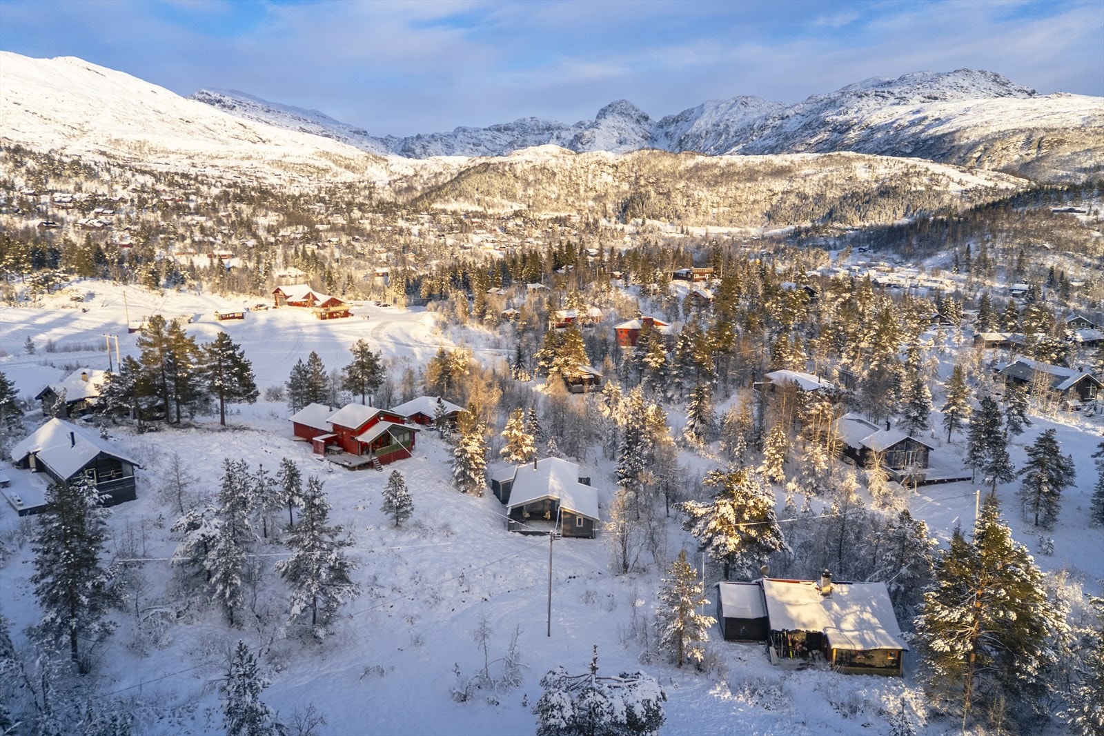 Egen skibakke/akebakke rett ved terasse. Galleribilde