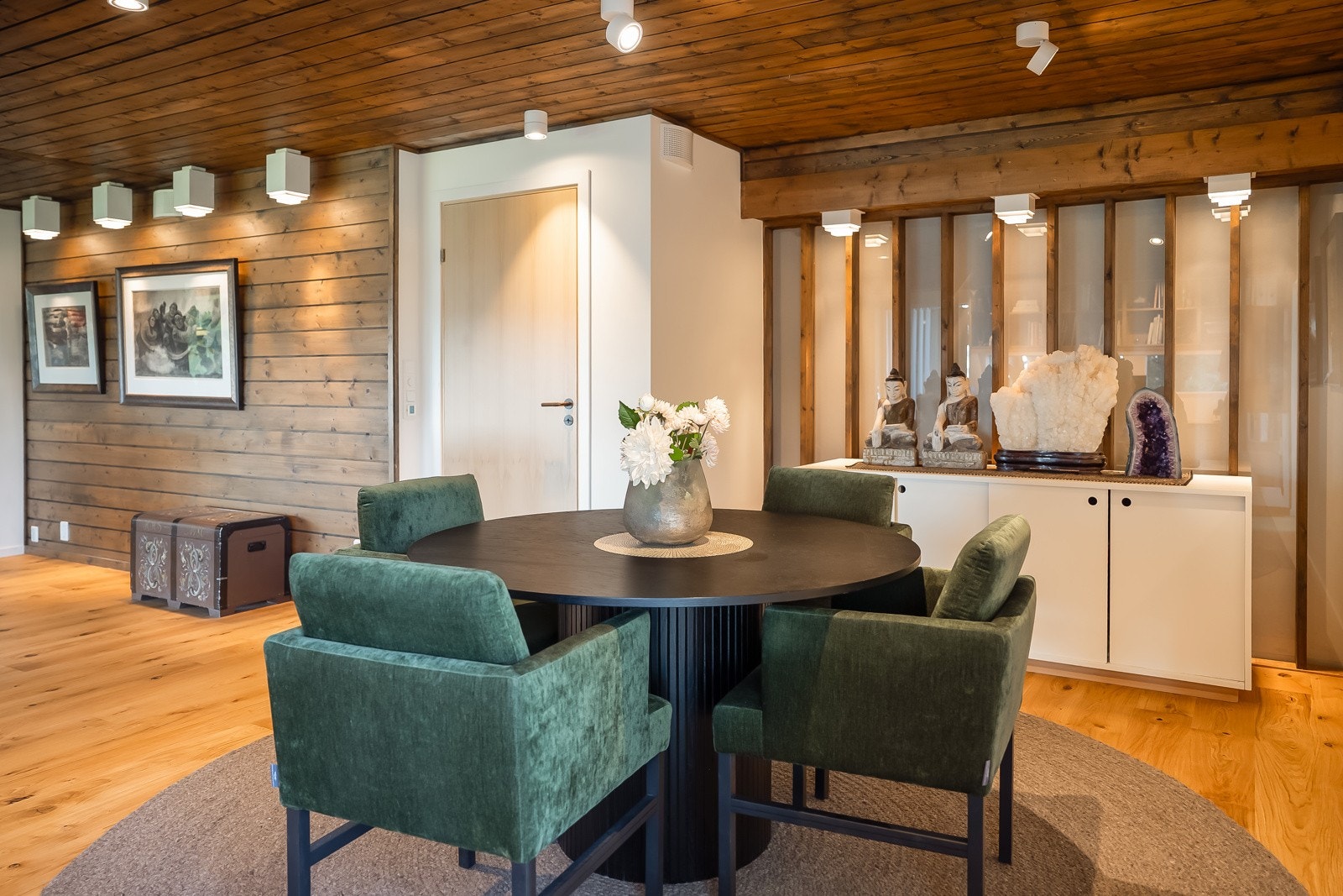 Spiseplass på stuen. Galleribilde