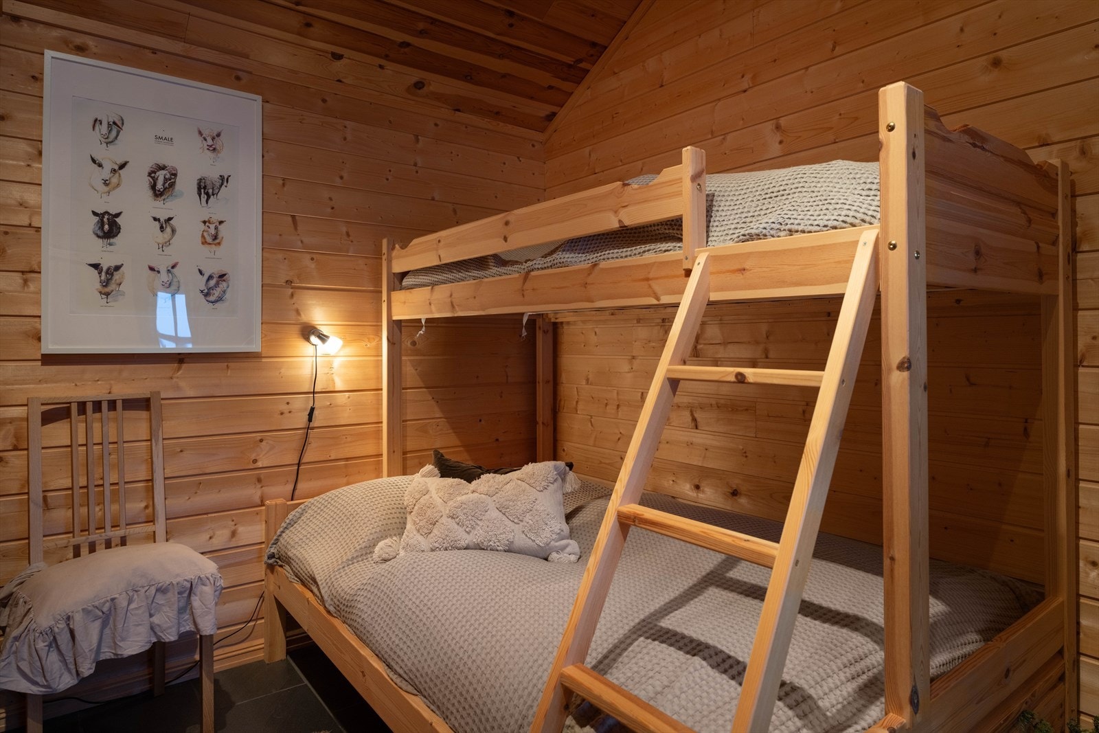 Soverom med familiekøyeseng. Galleribilde