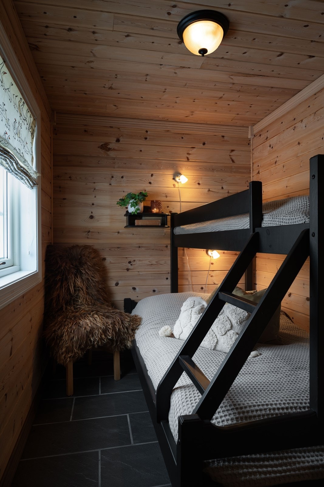 Soverom nr. 2 med familiekøyeseng. Galleribilde