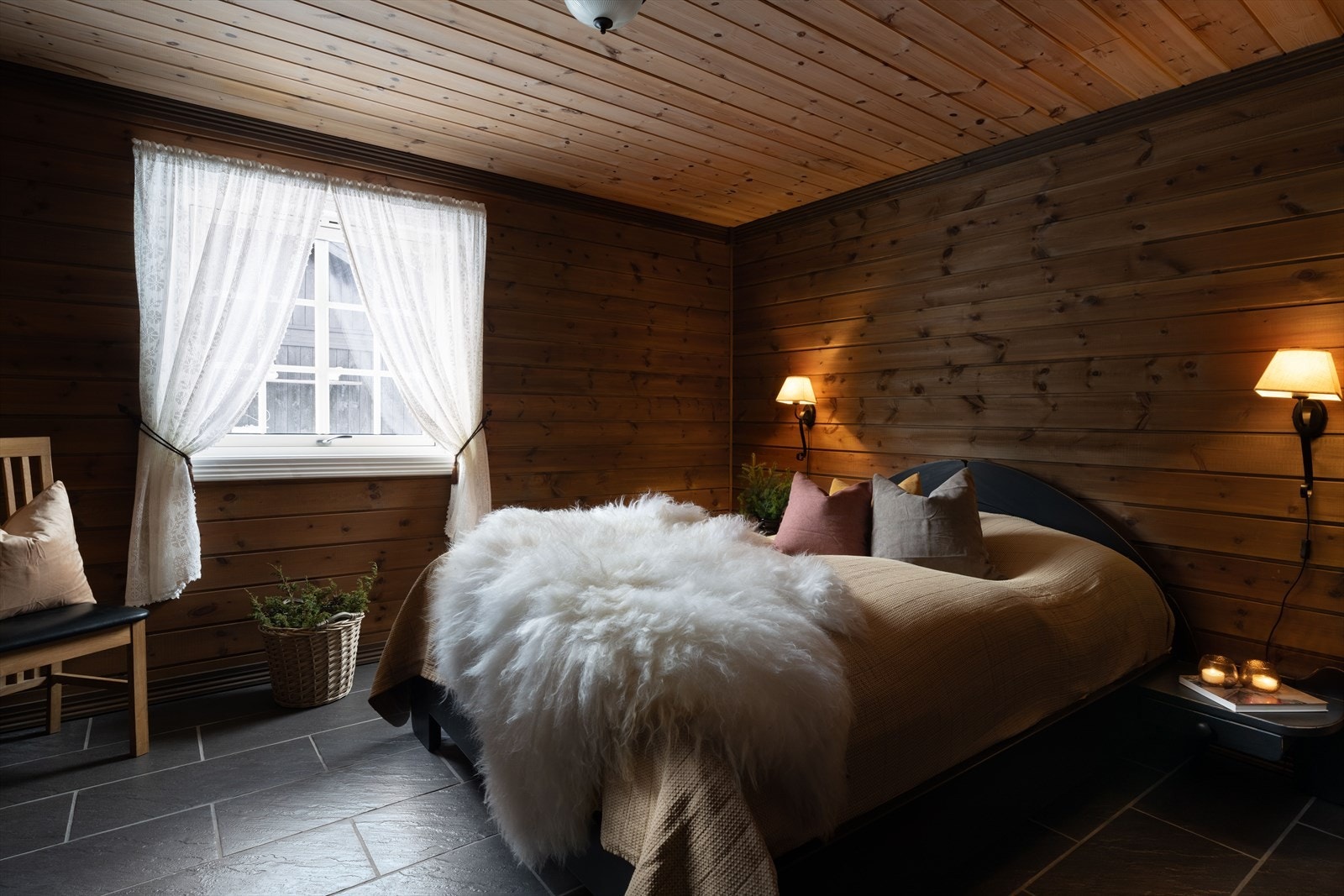 Hovedsoverom av god størrelse med plass til ønsket møblement. Galleribilde