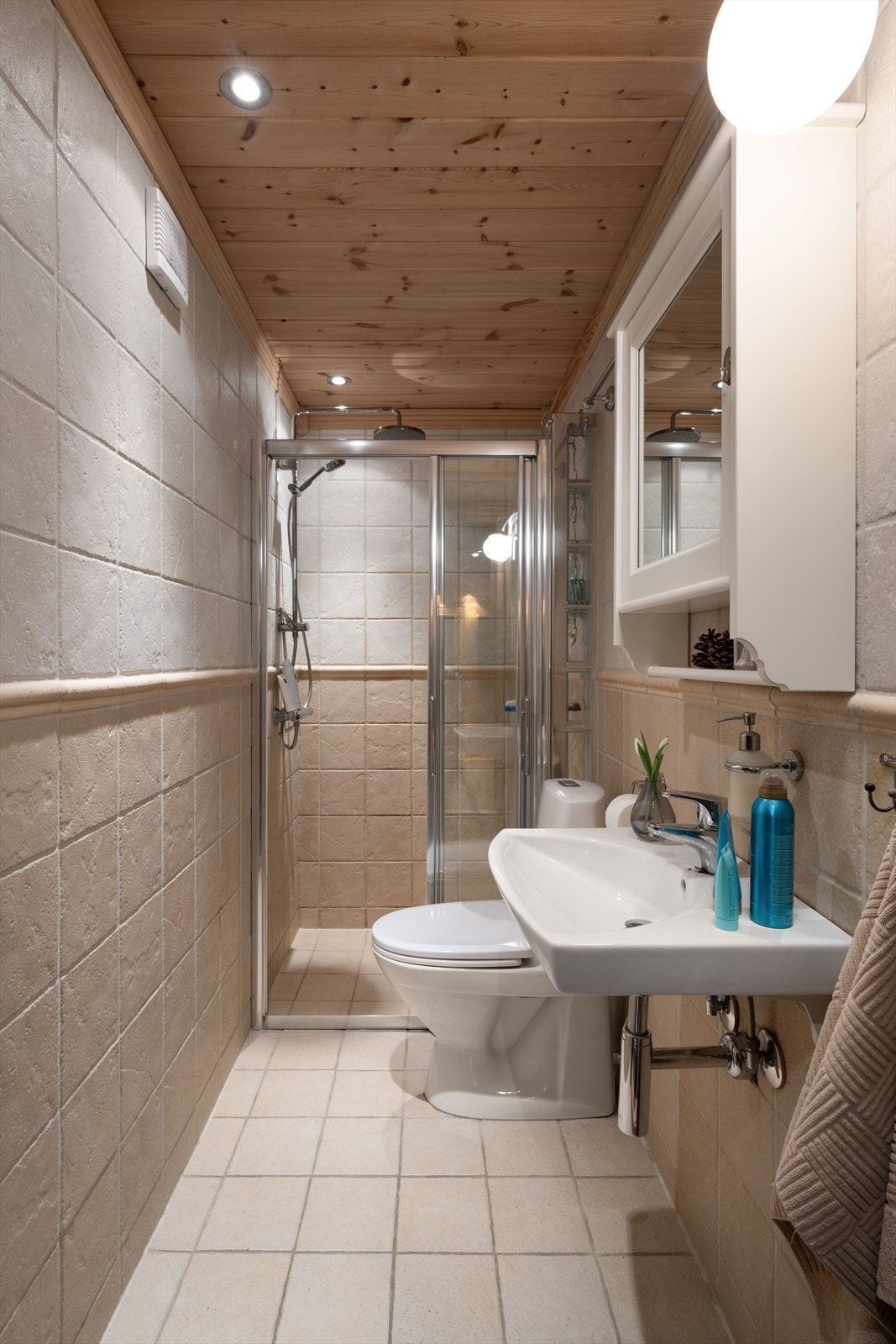 Hytta har to fullverdige bad, som er kjekt når man er mange i familien eller har gjester. Galleribilde