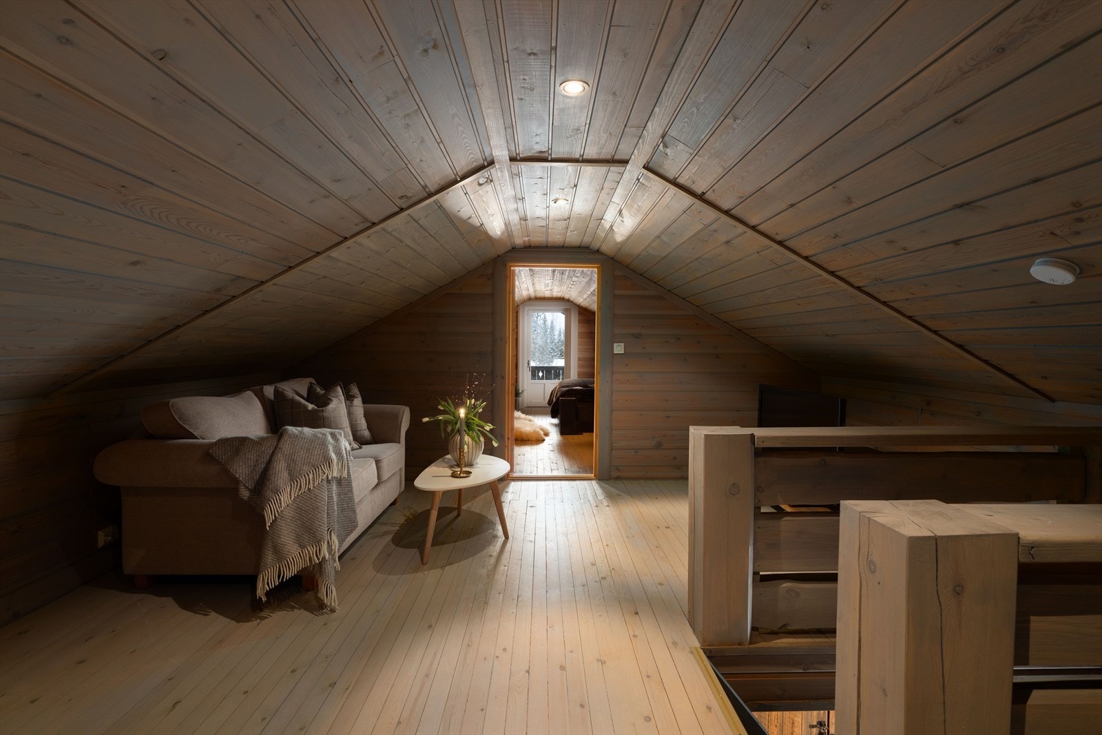 Lun og trivelig loftstue. Galleribilde