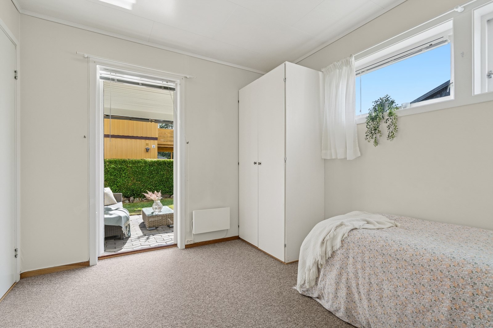 Herfra er det også utgang til hage Galleribilde