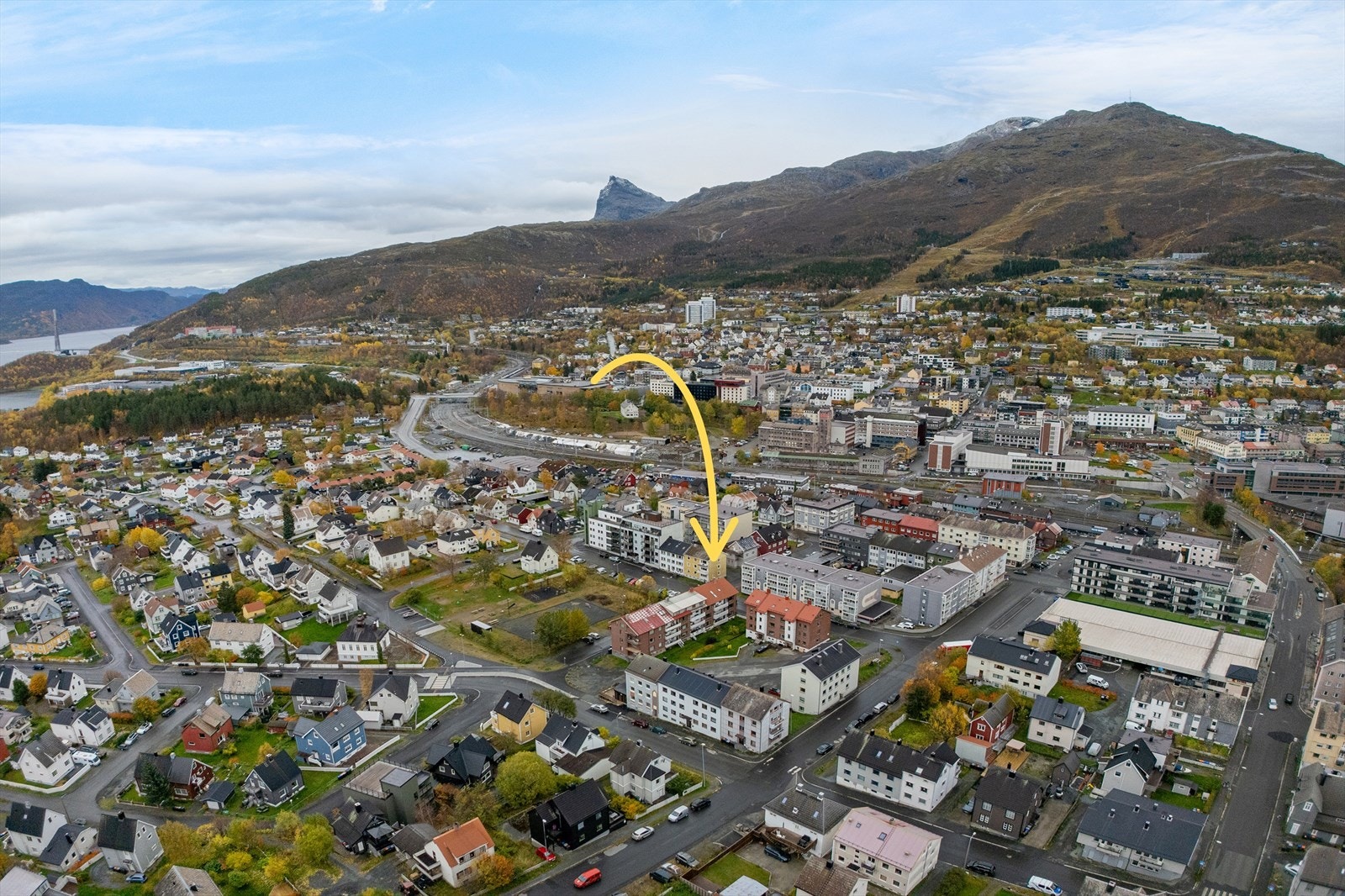 Leilighet på Frydenlund med sentral beliggenhet i et stille og rolig boligområde, er dette noe for deg? Meld deg på visning! Galleribilde