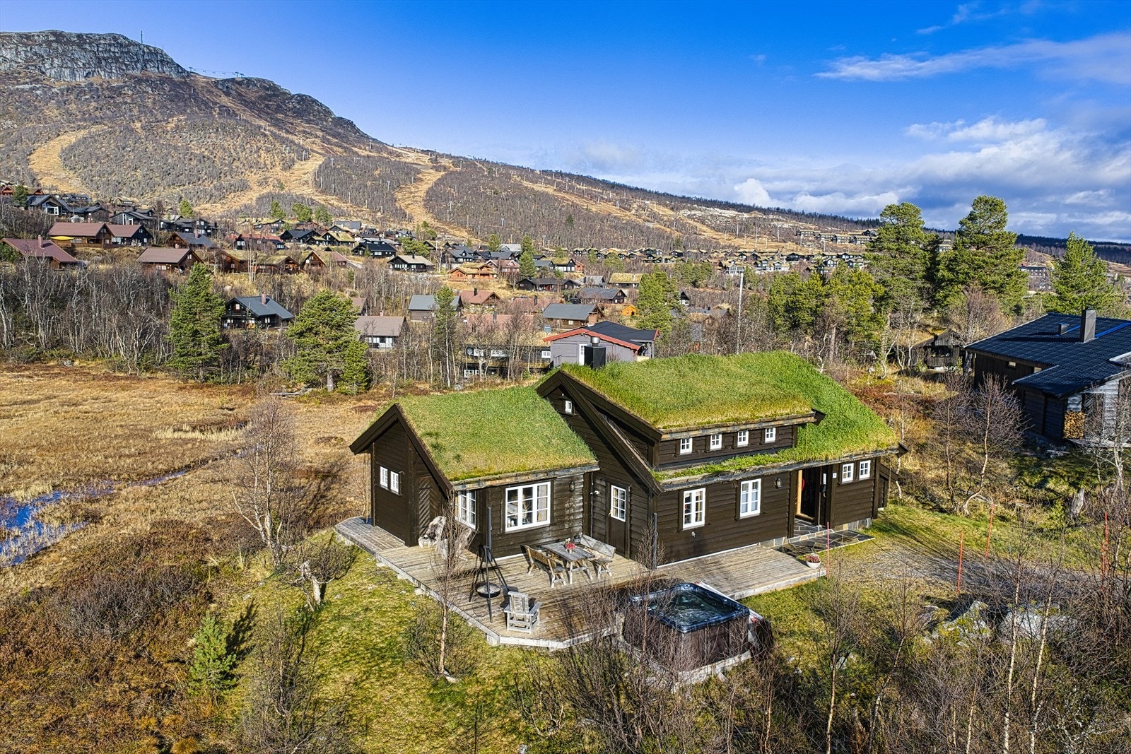 Eiendomsmegler Norge ved Kristian Lossius har gleden av å ønske deg velkommen til Tjønnevegen 10! Galleribilde