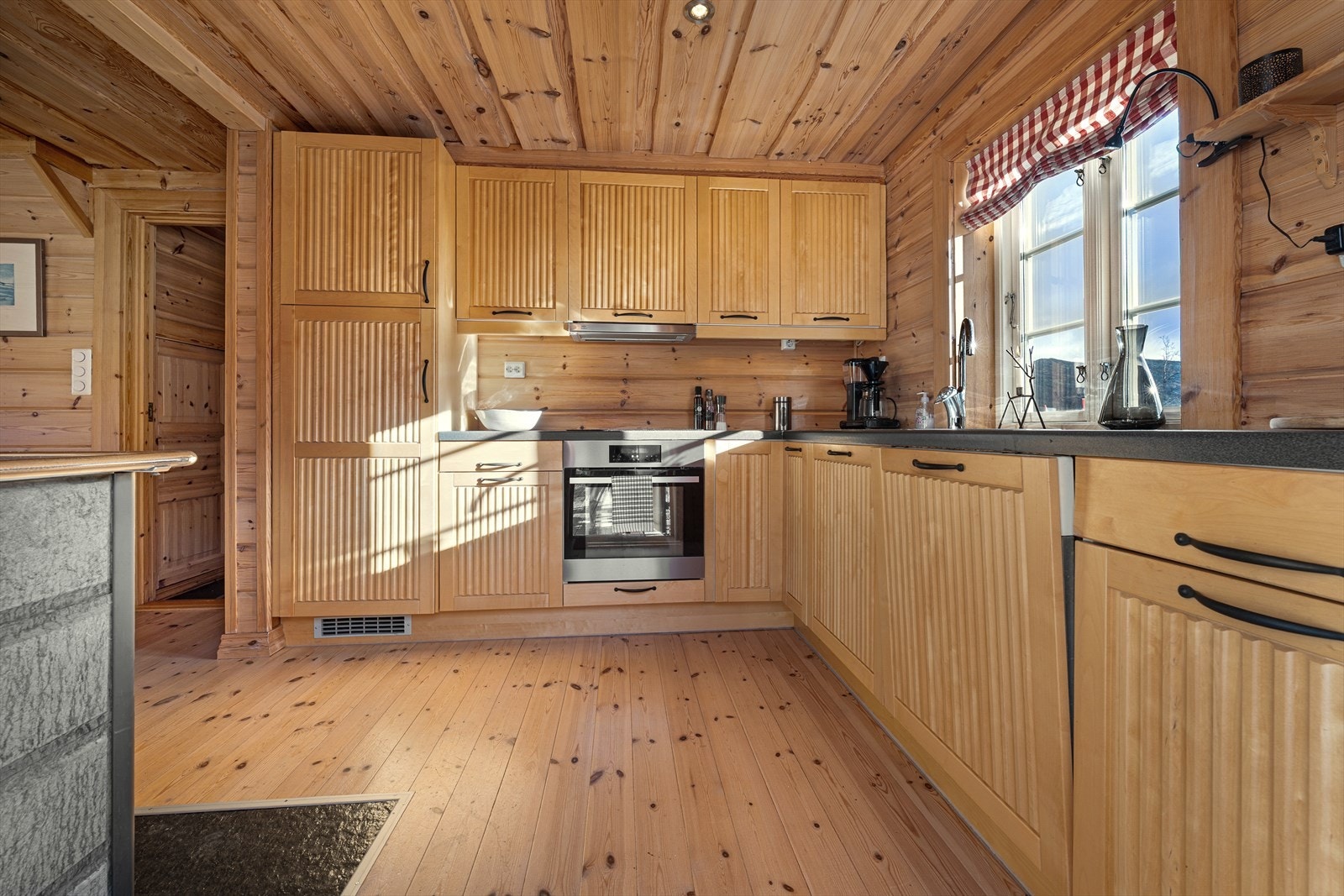 Integrerte hvitevarer medfølger salget. Galleribilde