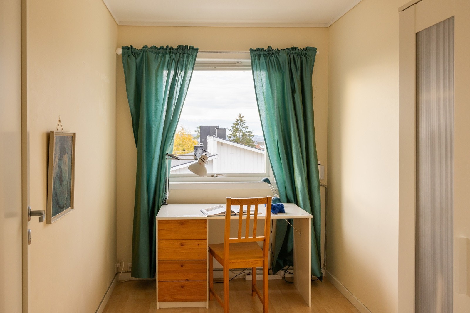 Det tredje soverommet benyttes i dag som kontor, ideelt for hjemmearbeid Galleribilde