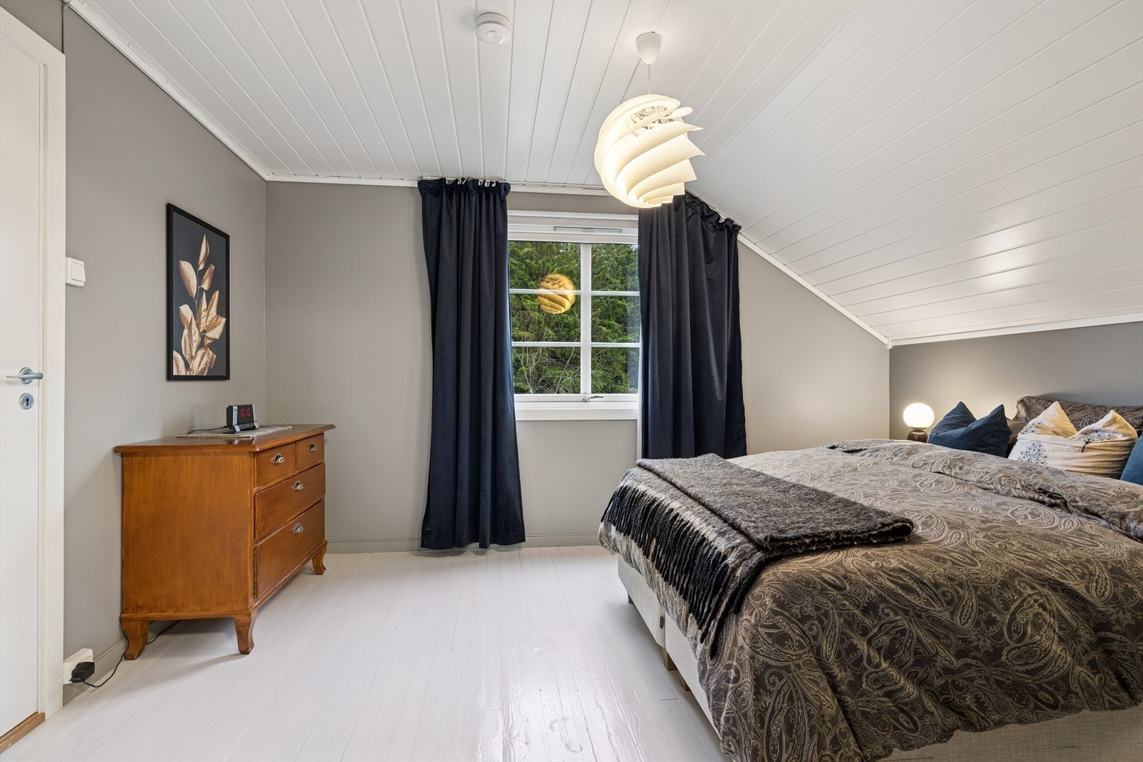 Hovedsoverommet fremstår som romslig. Galleribilde