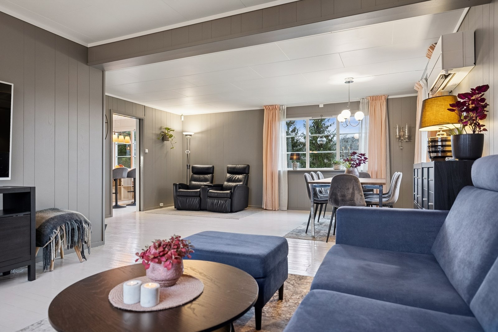 Gode vindusflater sørger for at rommet får godt med naturlig lys. Galleribilde