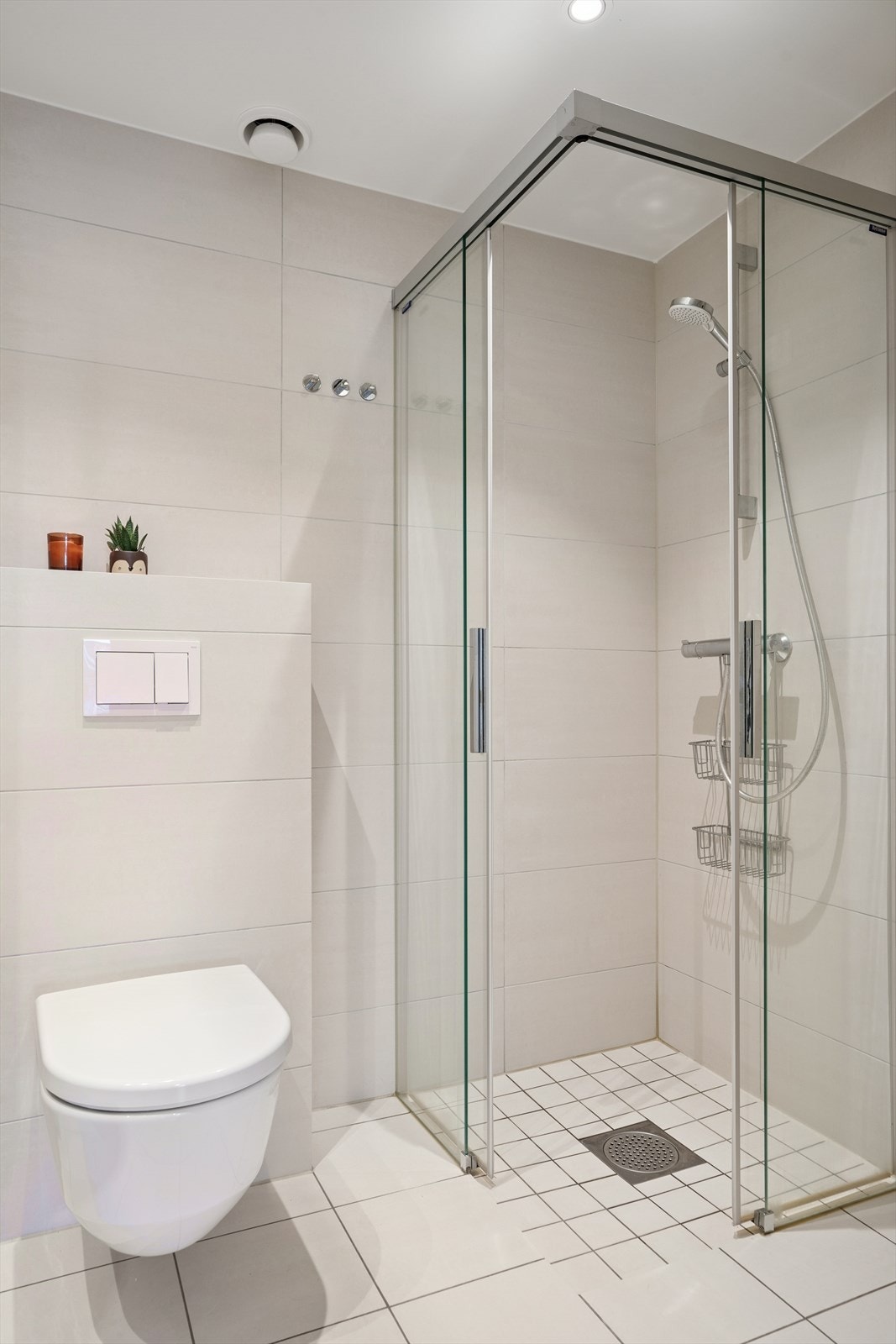 Det andre badet holder samme gjennomførte standard og gir et moderne og tidsriktig inntrykk. Galleribilde