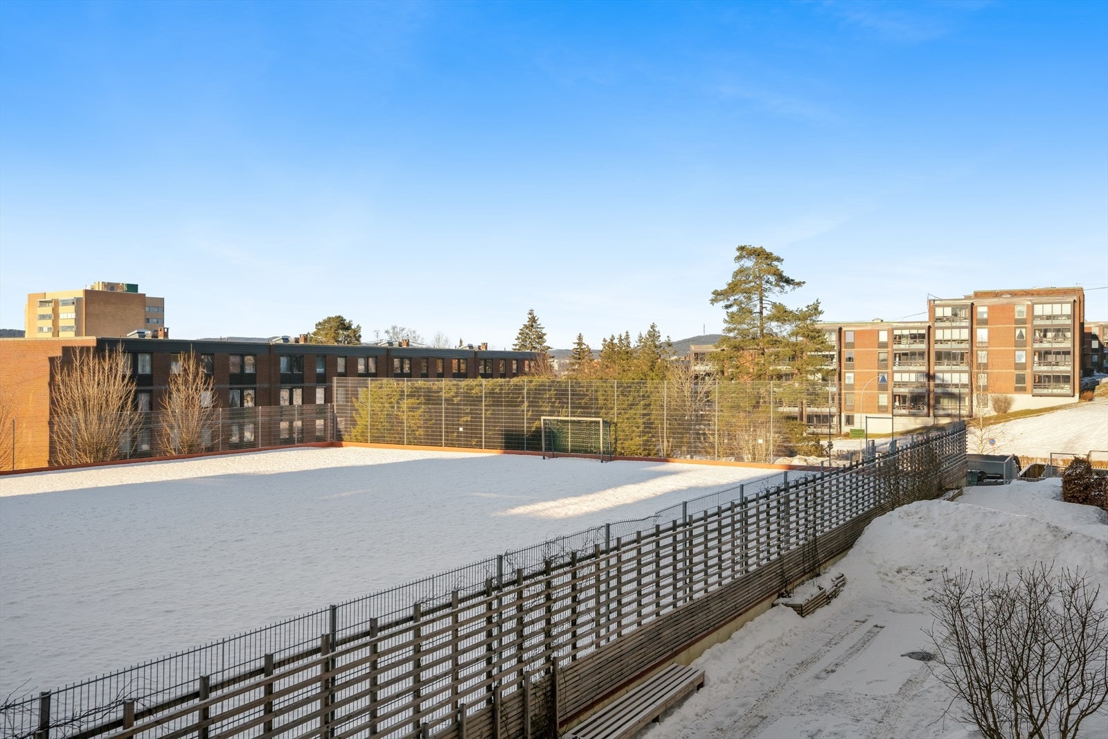 Utsikt fra balkongen over nabolaget. Galleribilde