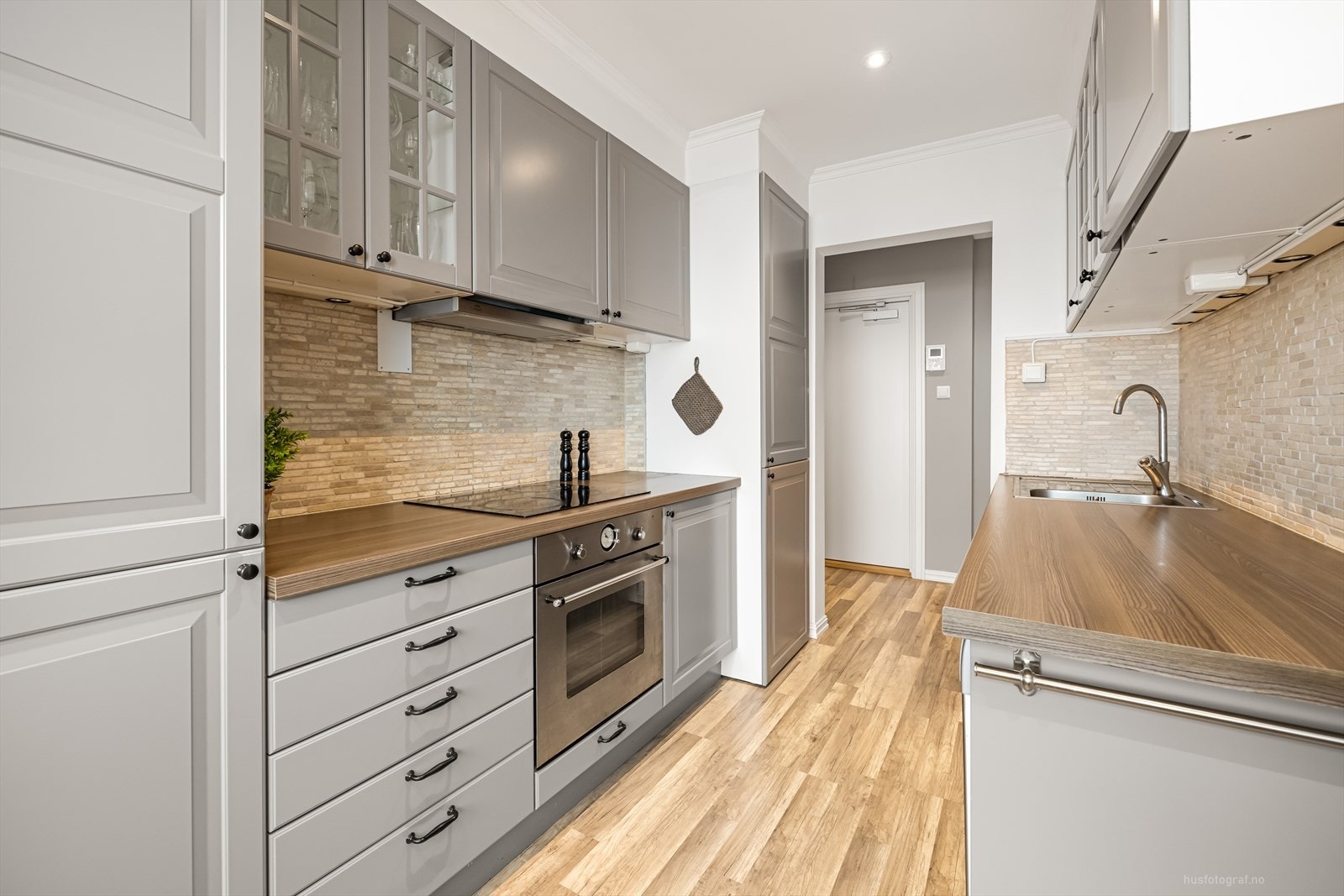 Her er det god benkeplass til å lage mat. Galleribilde