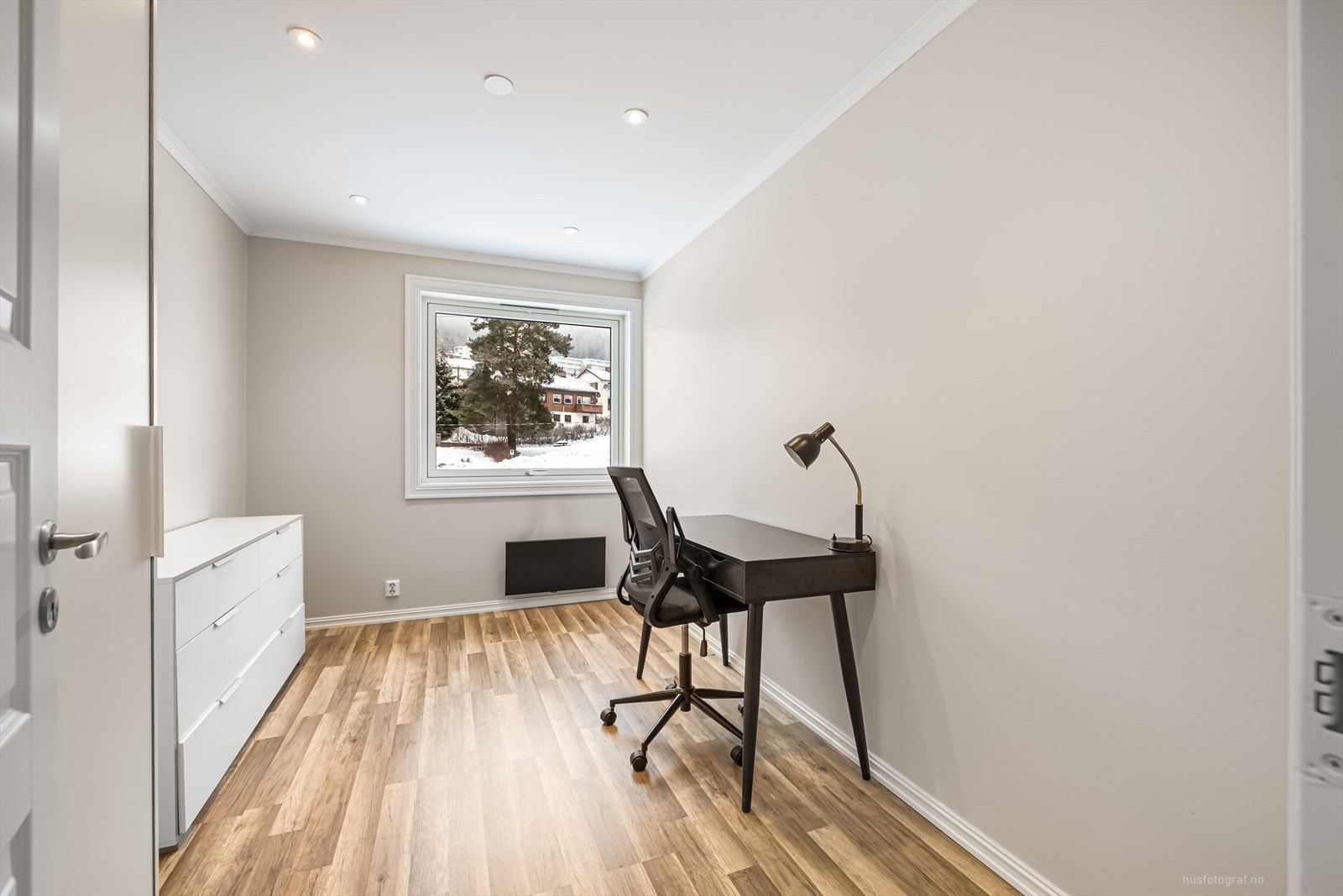 Her er det godt med skap til oppbevaring. Galleribilde