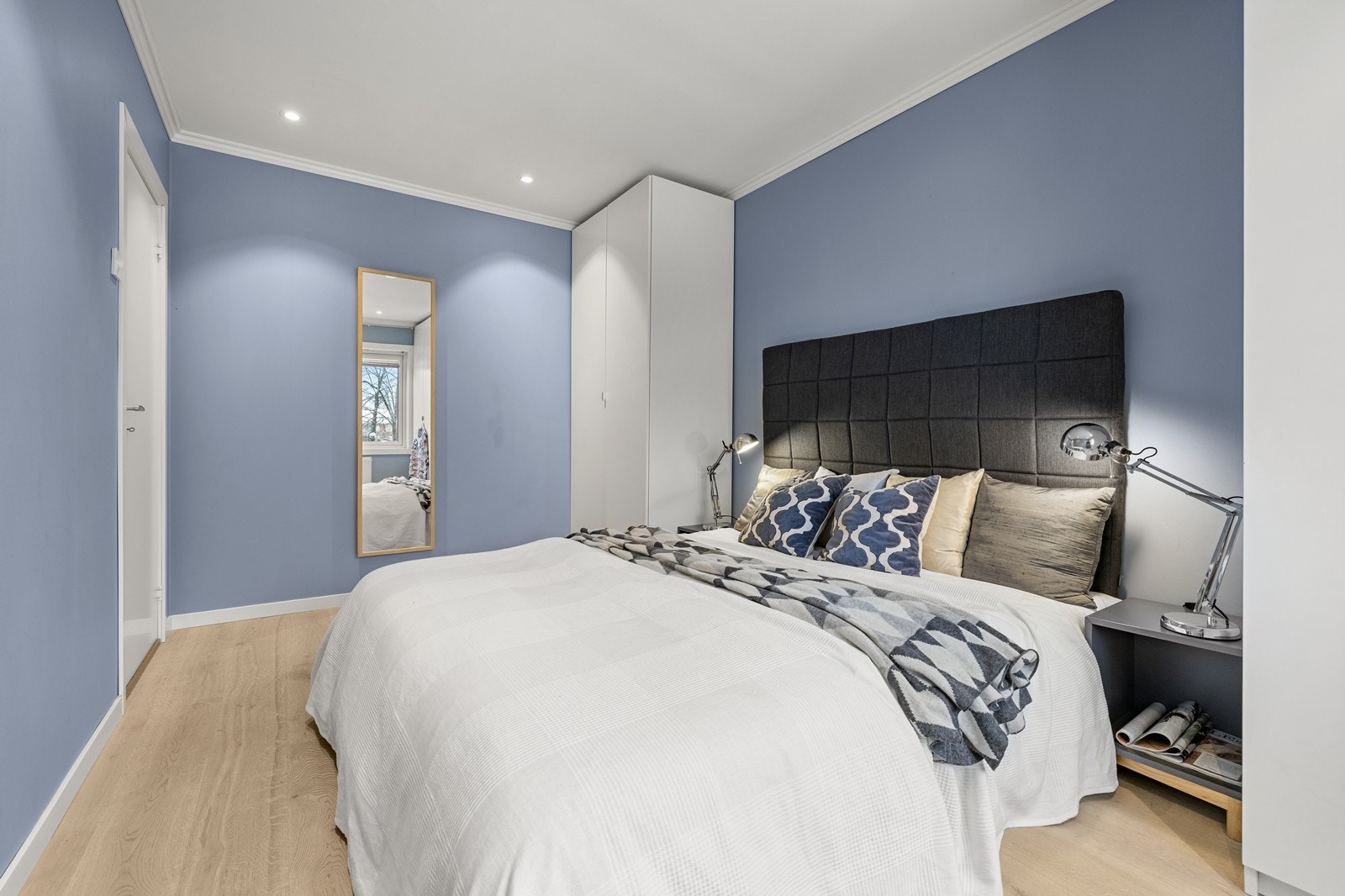 Romslig soverom med god plass. Galleribilde