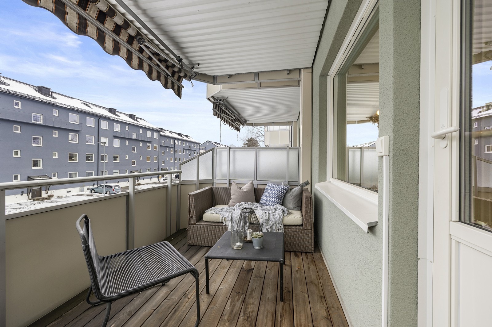 Balkongen er på 8 m² med god plass til en sittegruppe. Galleribilde