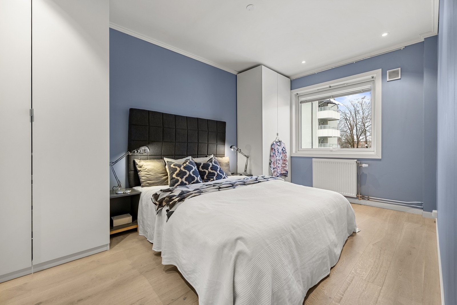 Soverommet har god plass til dobbeltseng og garderobeløsning. Galleribilde