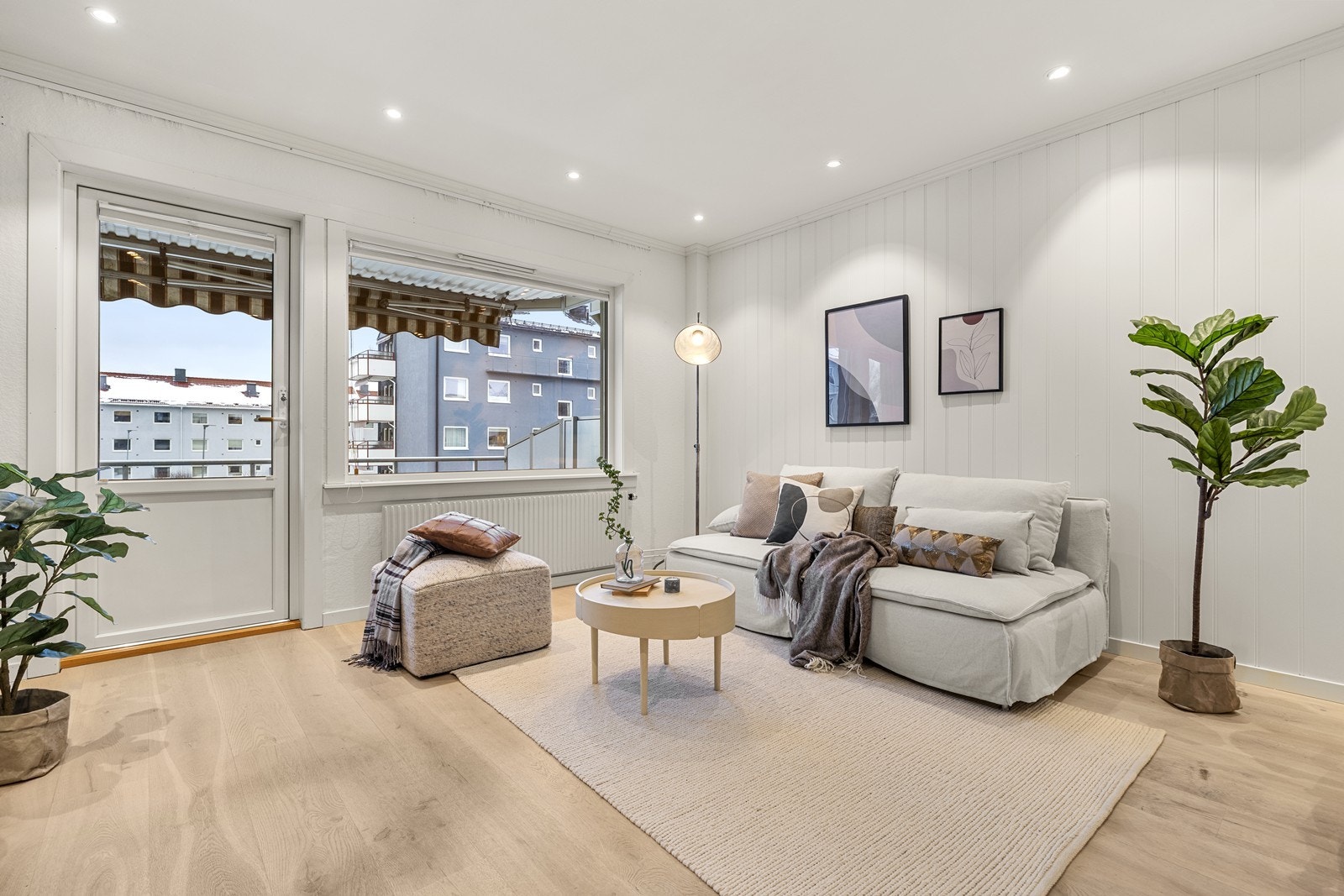 Fra stuen er det direkte utgang til terrassen. Galleribilde