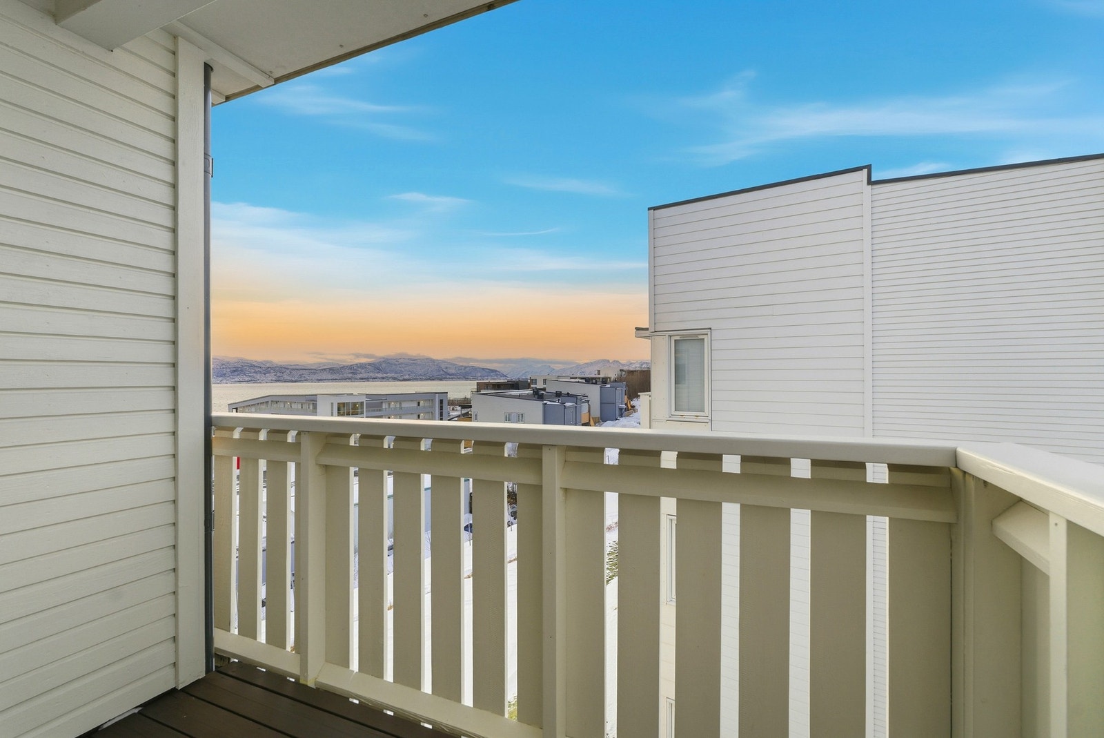 Takoverbygget balkong med svært gode lys- og solforhold Galleribilde