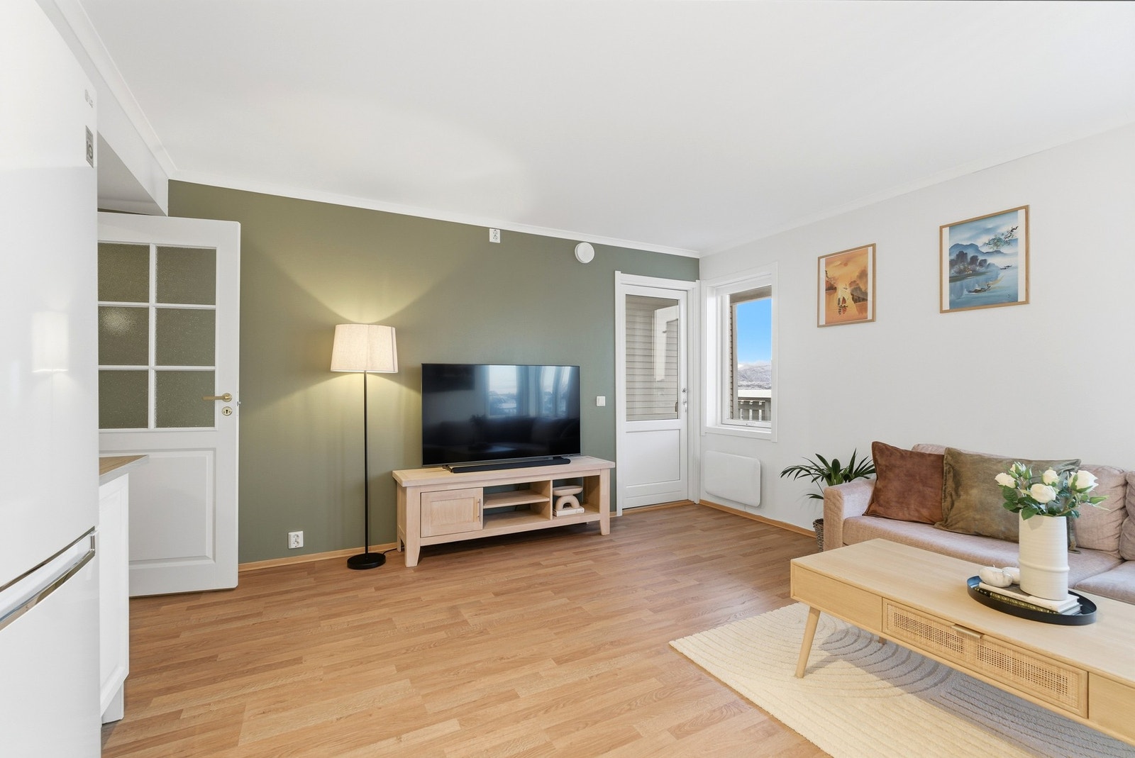 Borettslaget har avtale med Telenor på tv og internett. Dette er inkludert i felleskostnad. Galleribilde