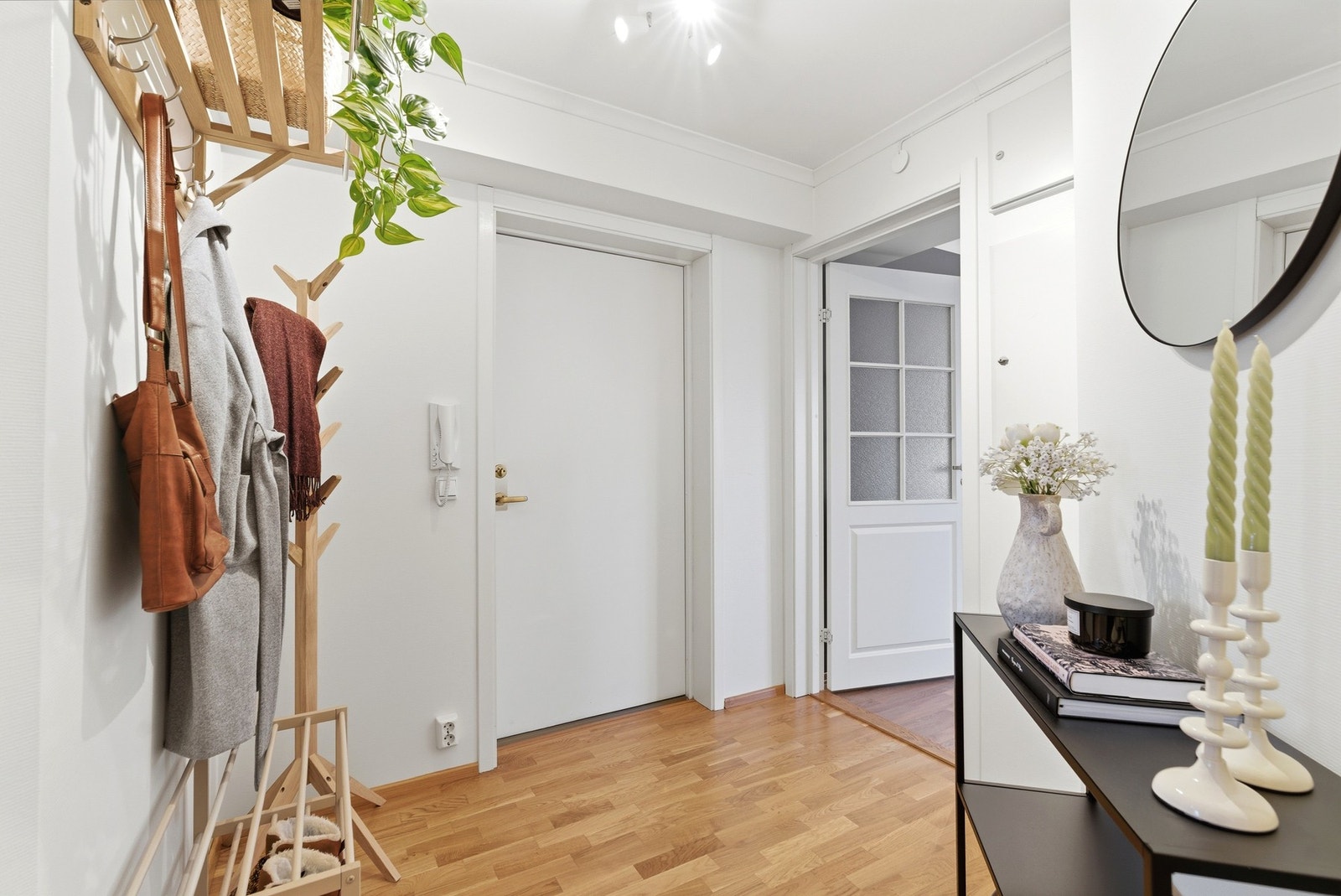 Lys og pen entré Galleribilde