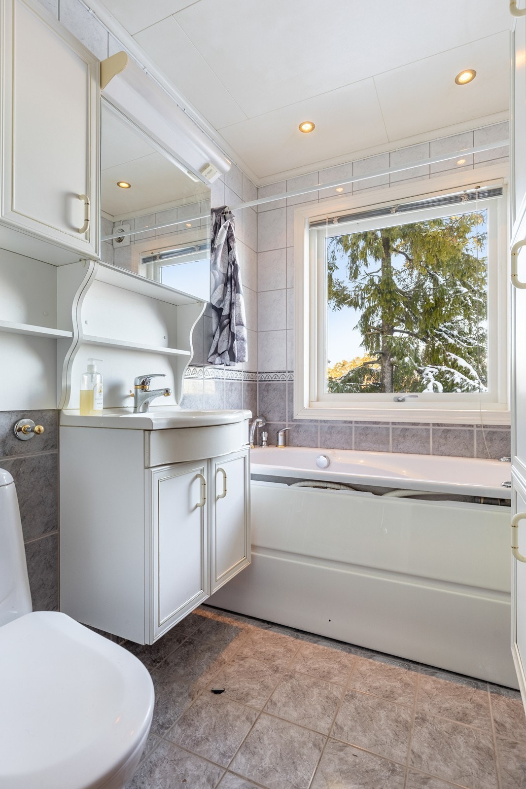 Bad i hovedetasje Galleribilde