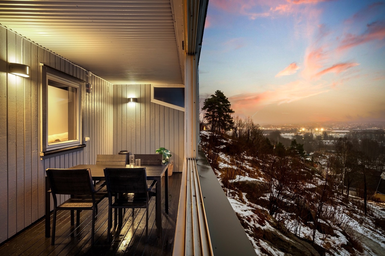 Balkongen er på ca. 14 m² med god plass til møbler. Galleribilde