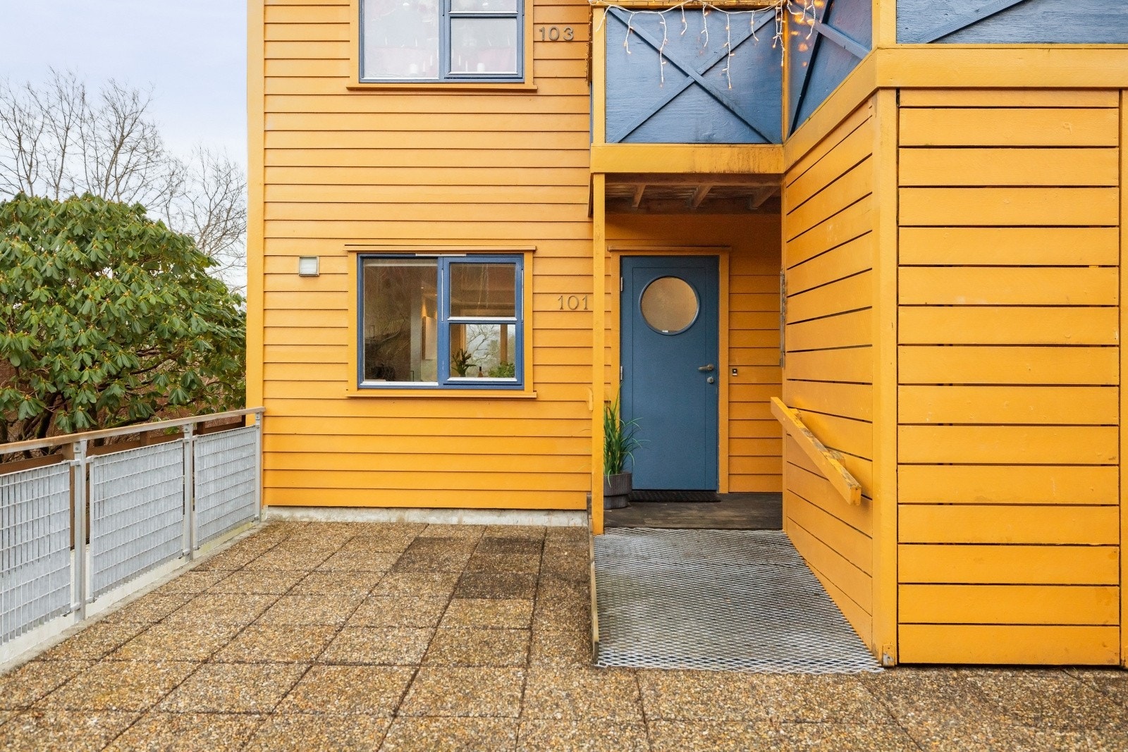 Leiligheten har egen inngang. Galleribilde