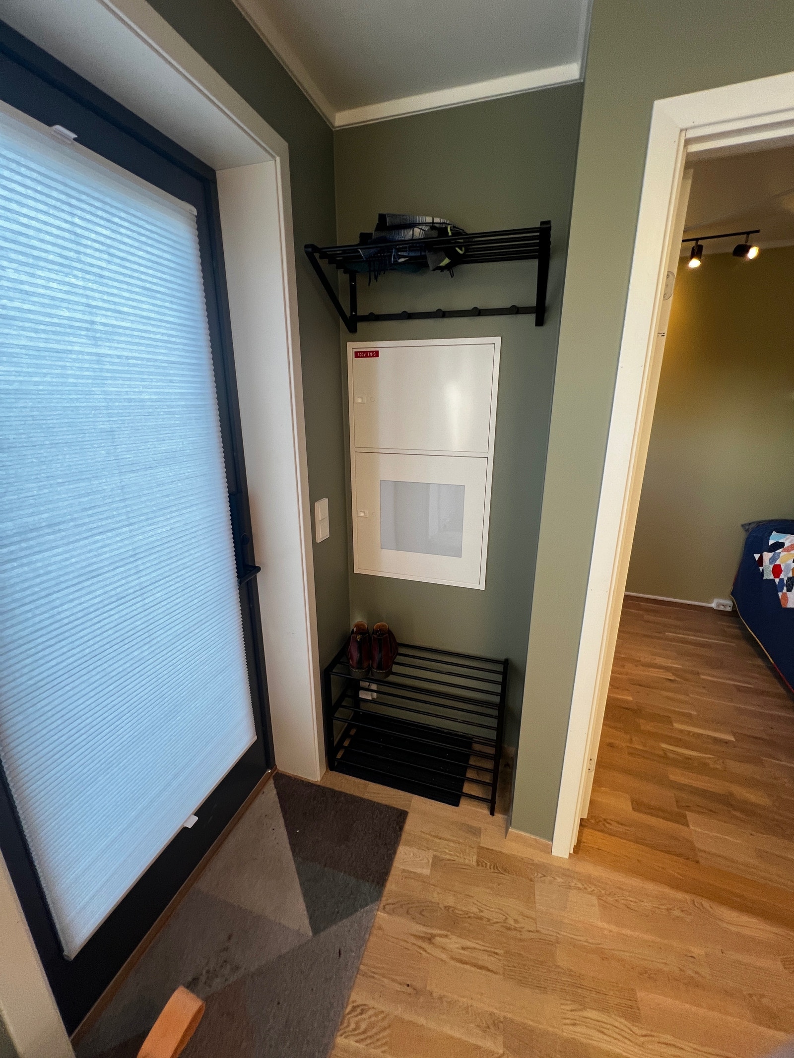 Hattehylle og skohylle Galleribilde