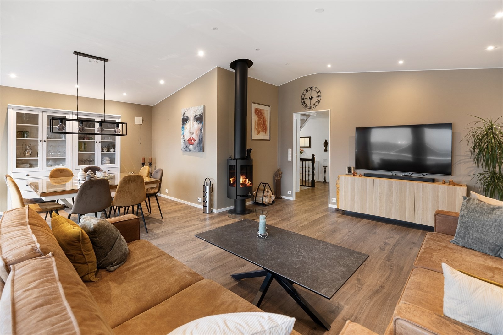 God plass til møblere i flere soner Galleribilde