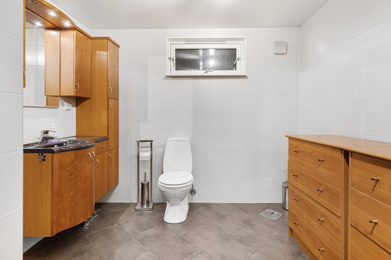 Bad u.etg med opplegg for å kunne montere badekar Galleribilde