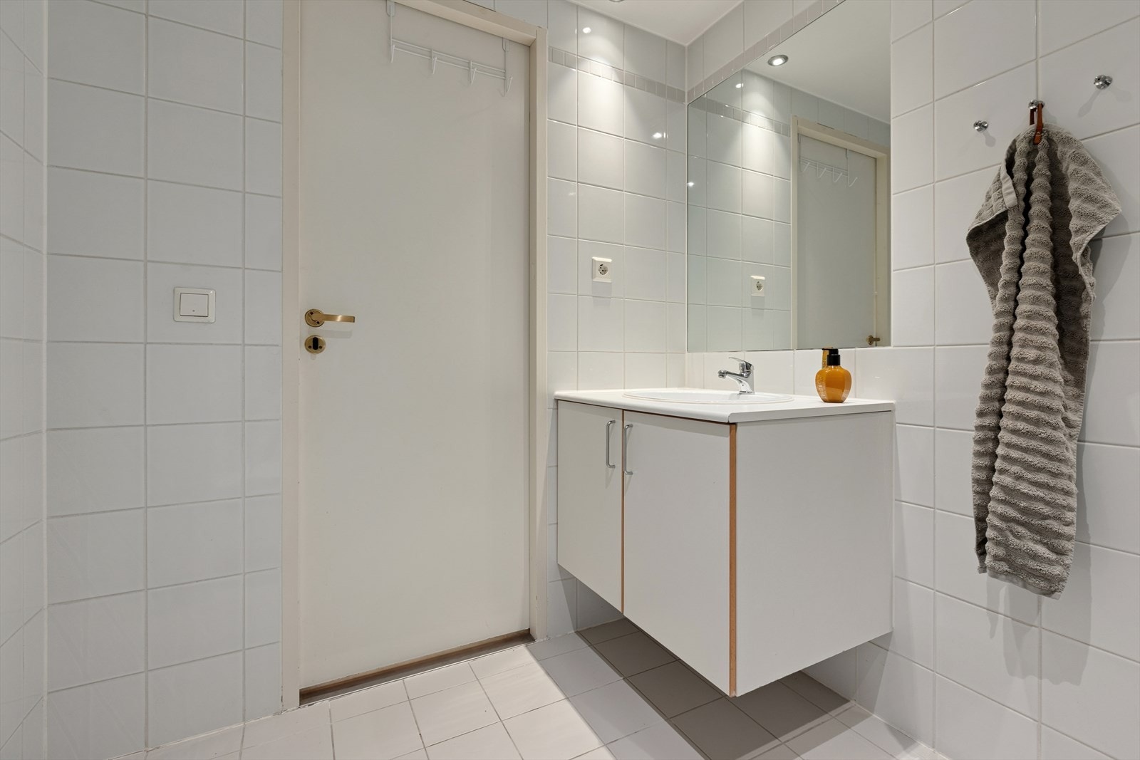 Baderommet er i lys utførelse Galleribilde