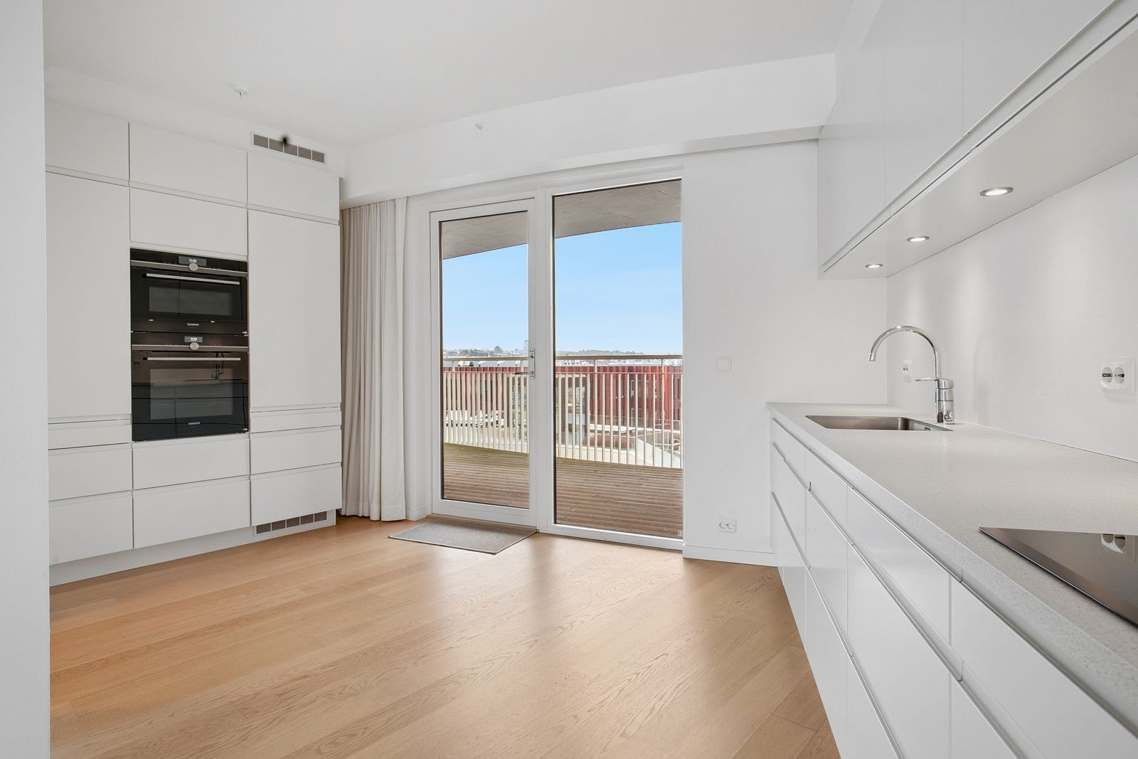 kjøkken med integrerte hvitevarer Galleribilde